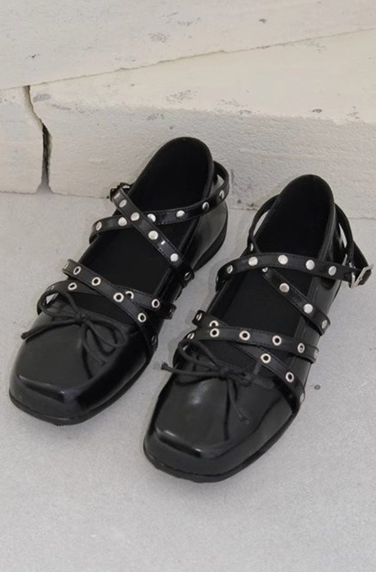 Bowknot Rivet Leather Ballet Flat