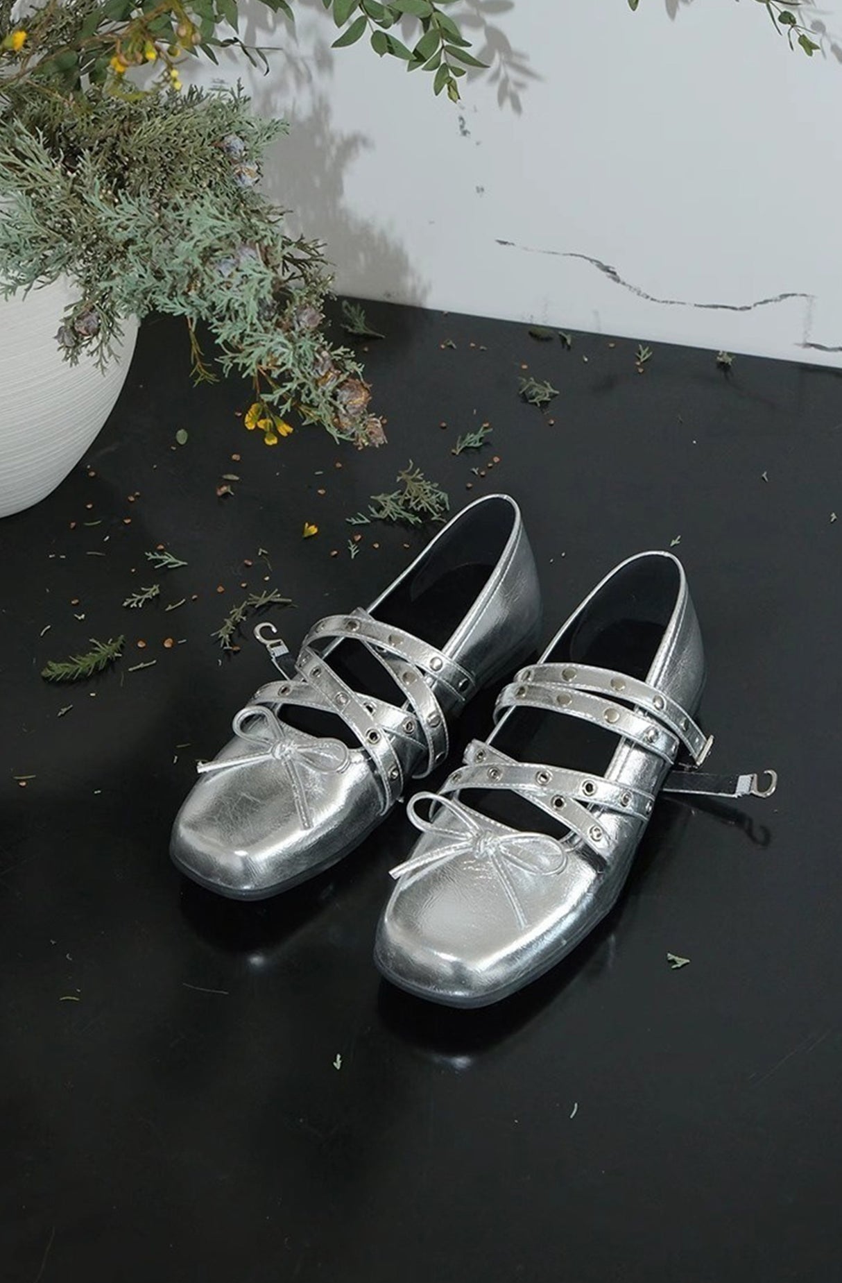 Bowknot Rivet Leather Ballet Flat