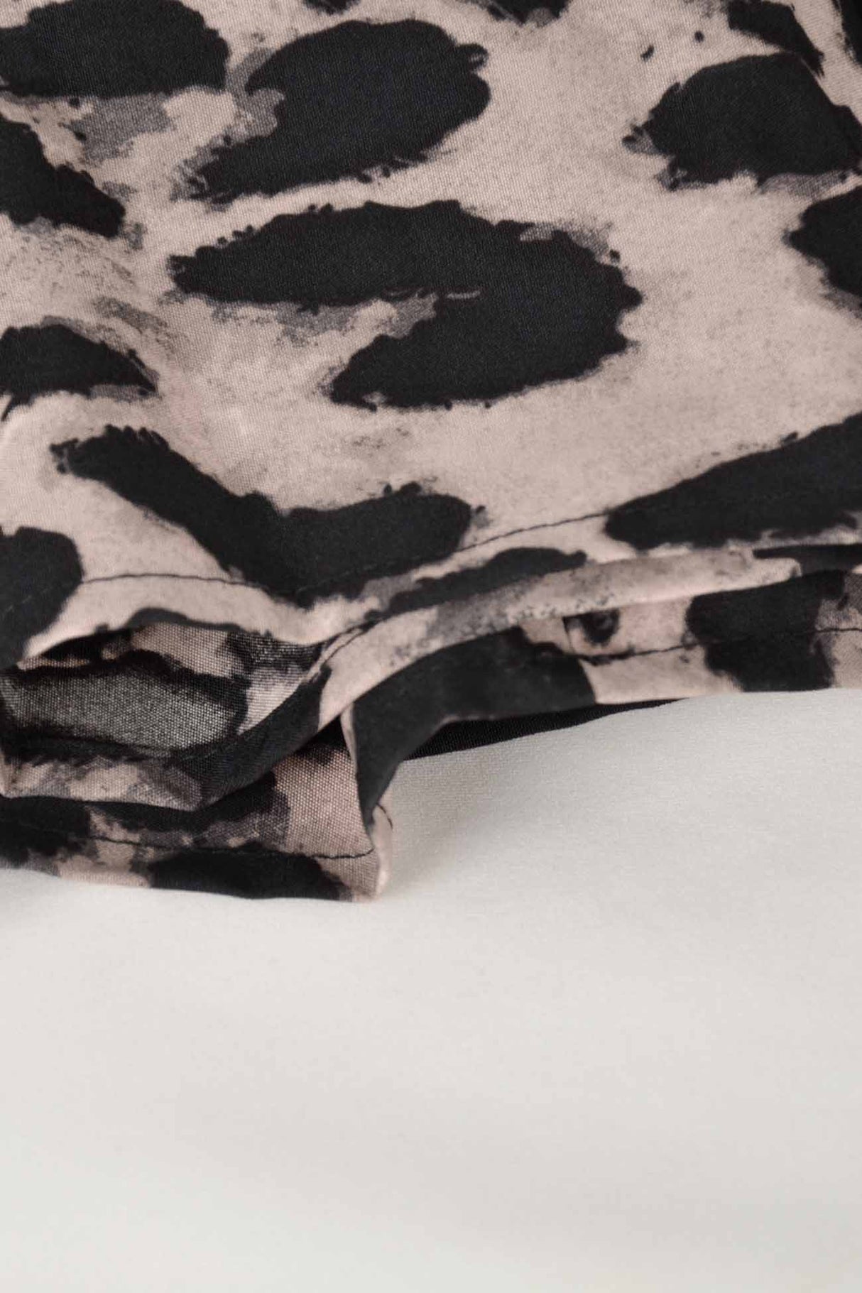 Contrast Color Pleated Hem Midi Skirt