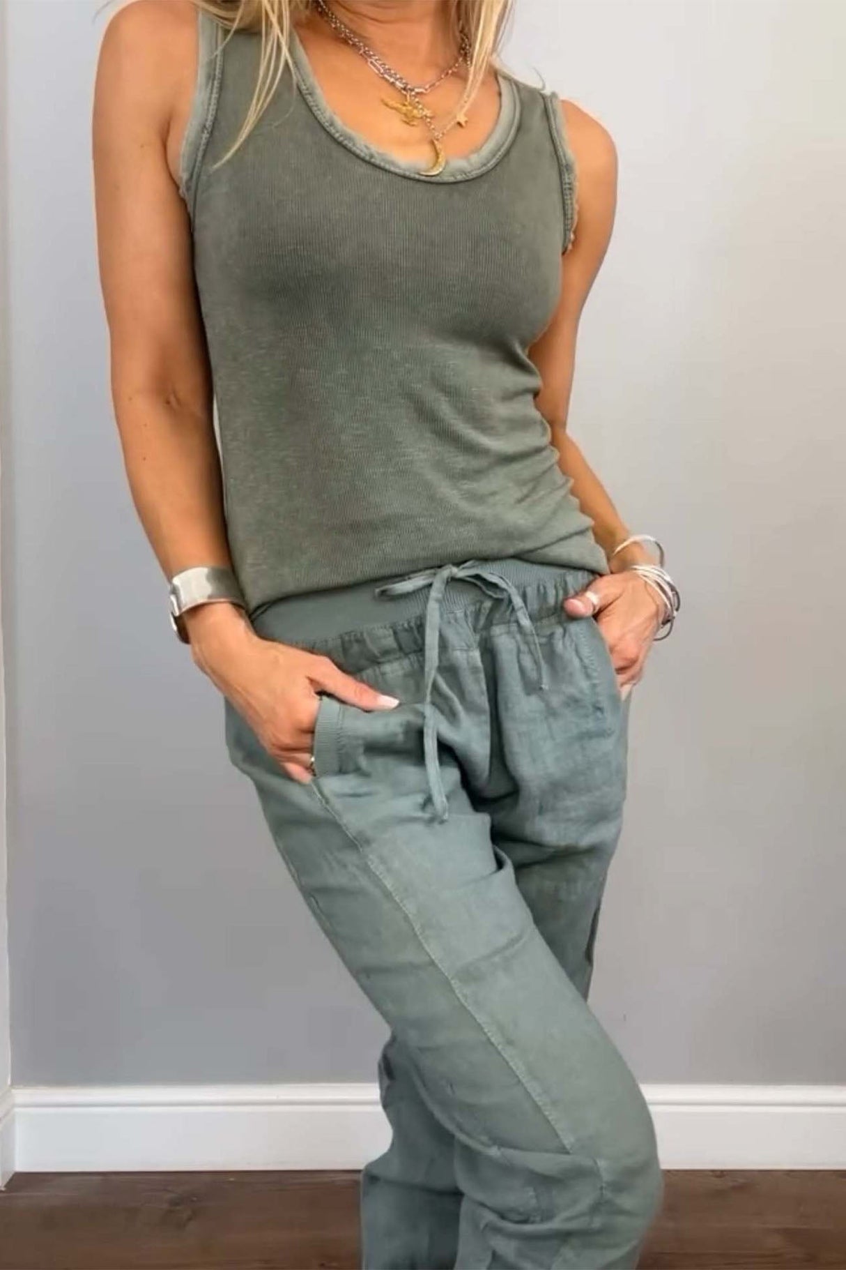 Arolora cotton-drawstring-sleeveless-pocket-two-piece-set