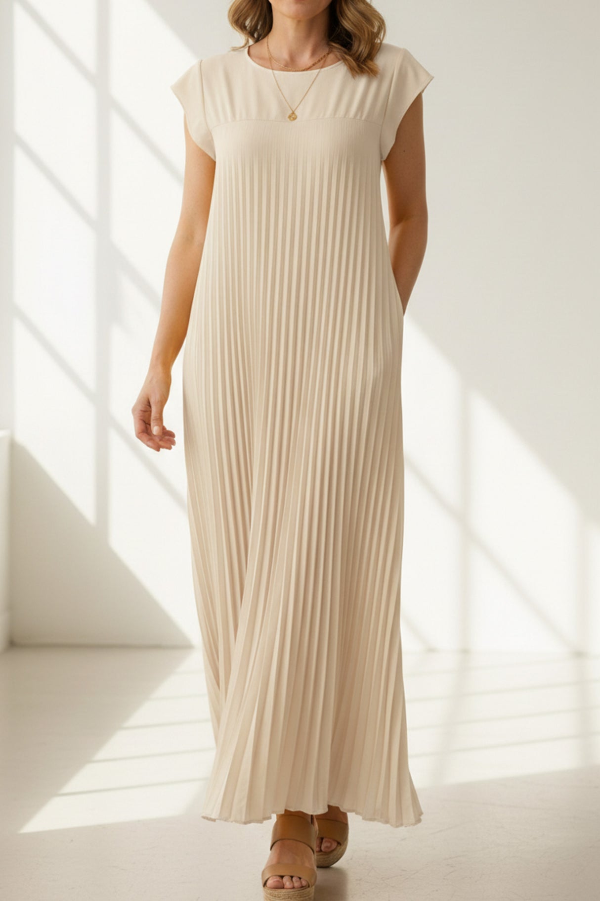 Crew Neck Cap Sleeve Pleated Dress