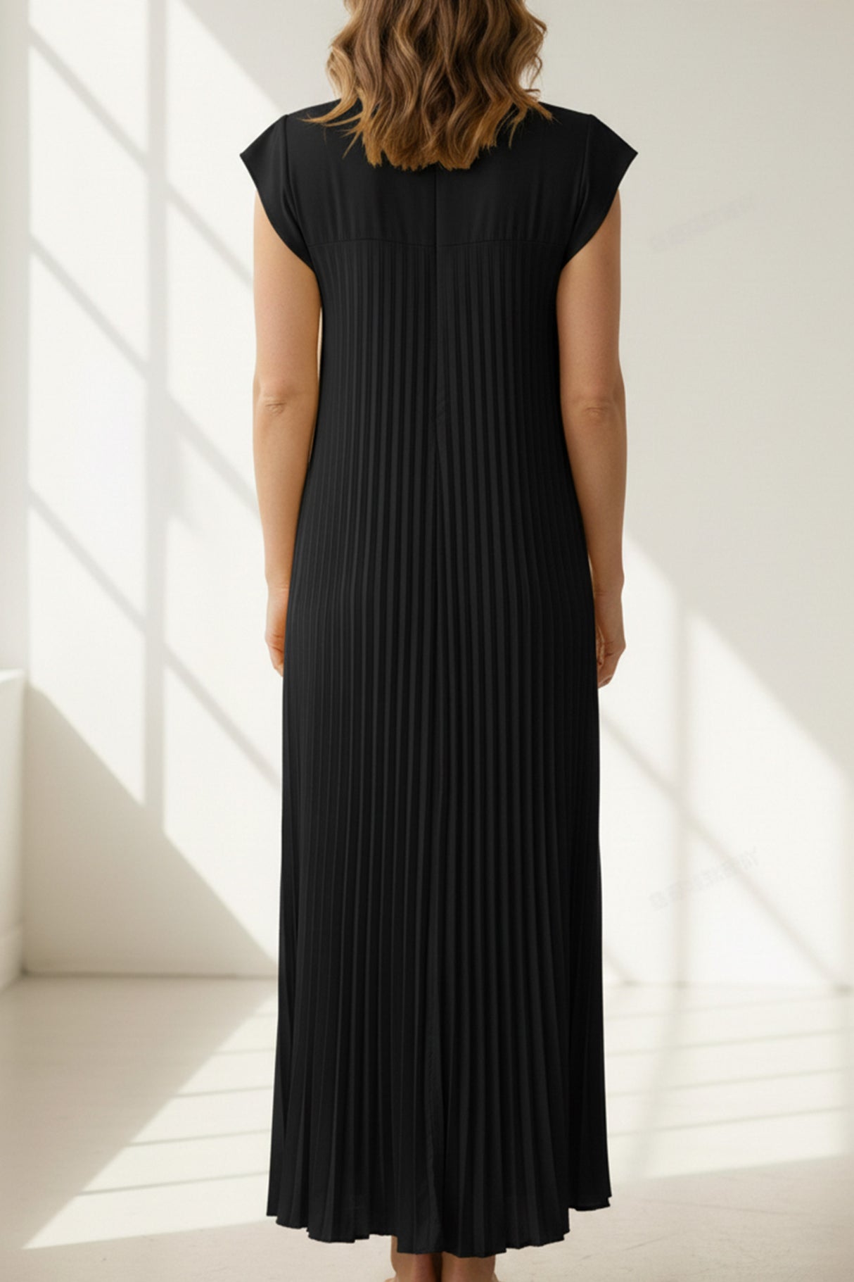Crew Neck Cap Sleeve Pleated Dress