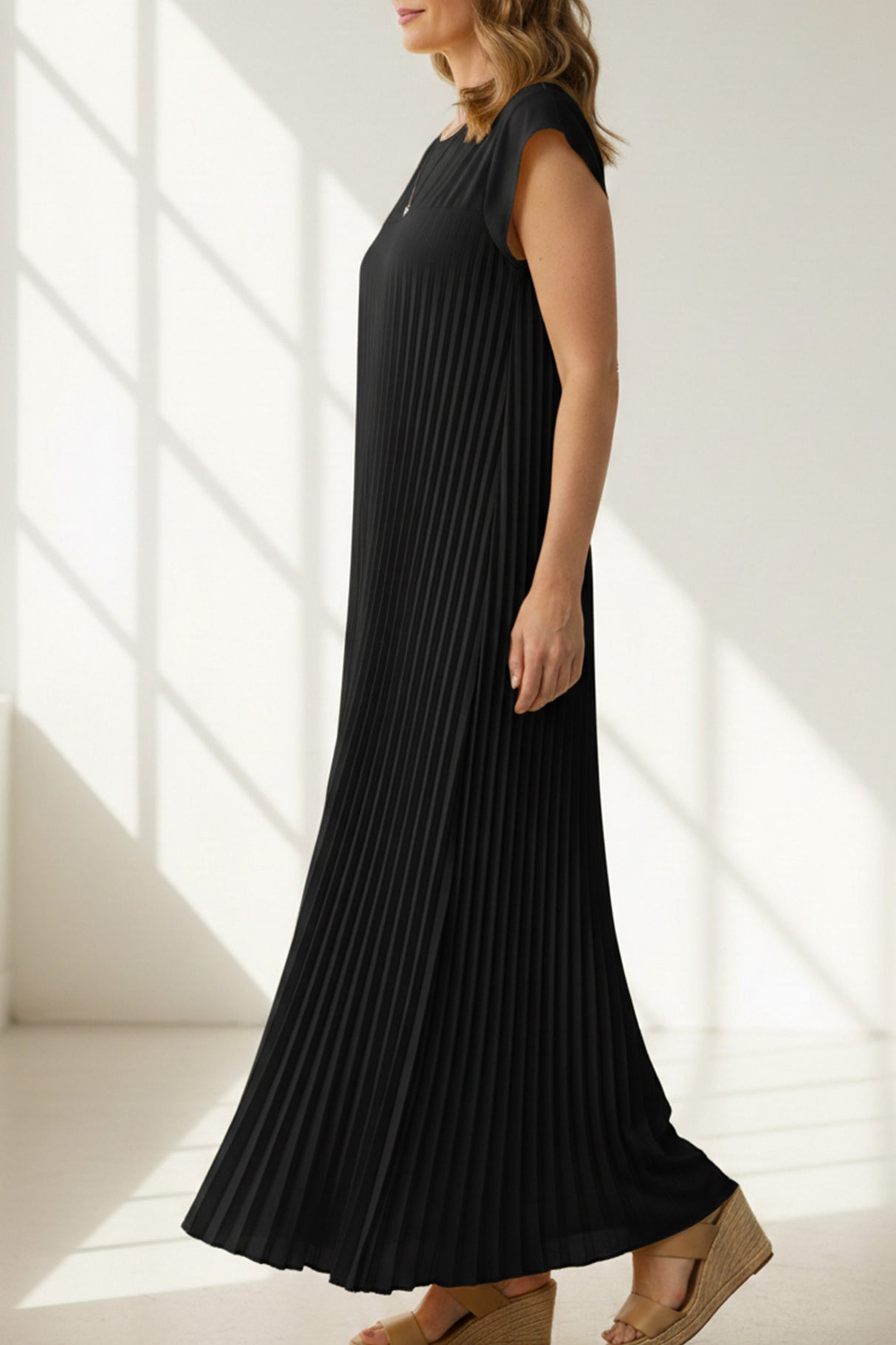 Crew Neck Cap Sleeve Pleated Dress