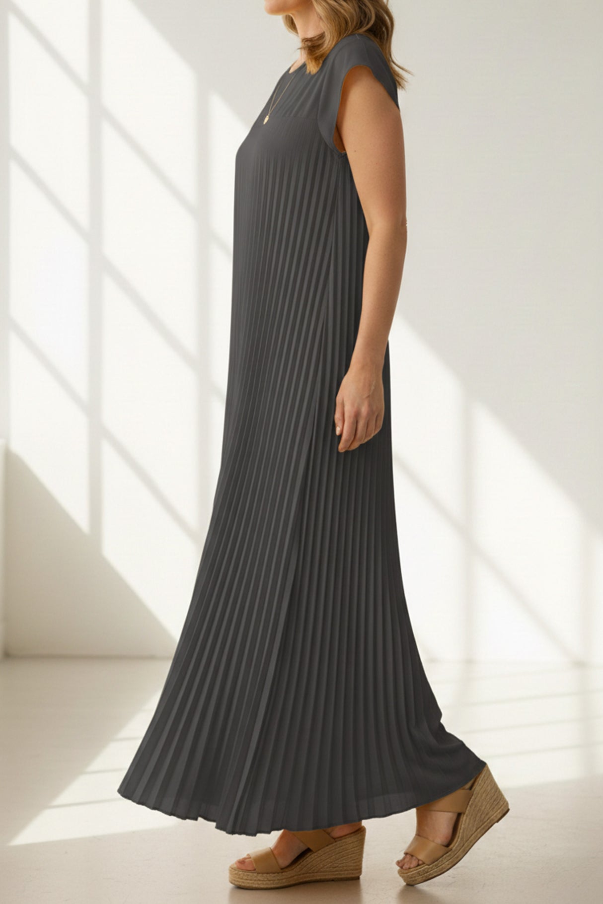 Crew Neck Cap Sleeve Pleated Dress