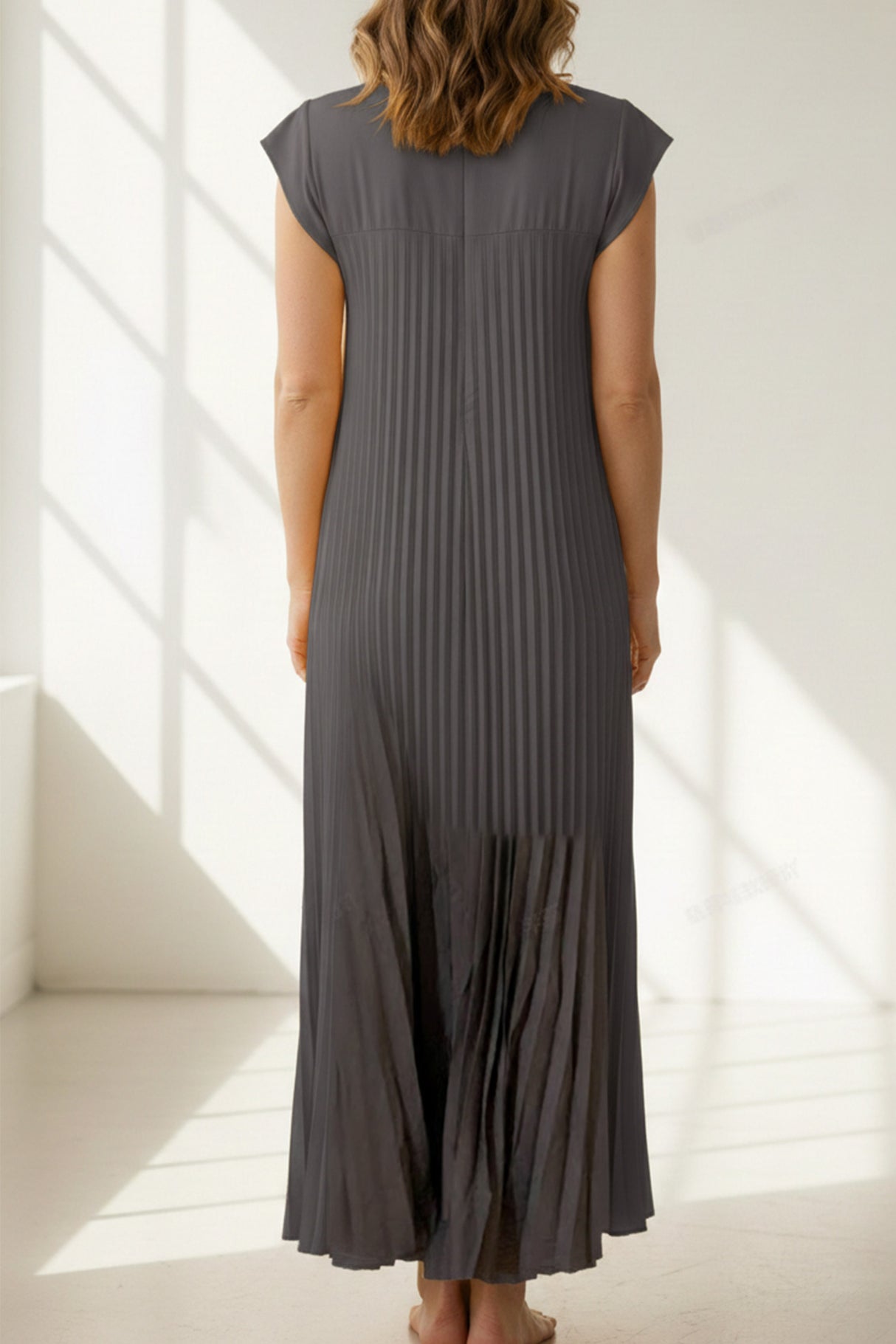 Crew Neck Cap Sleeve Pleated Dress