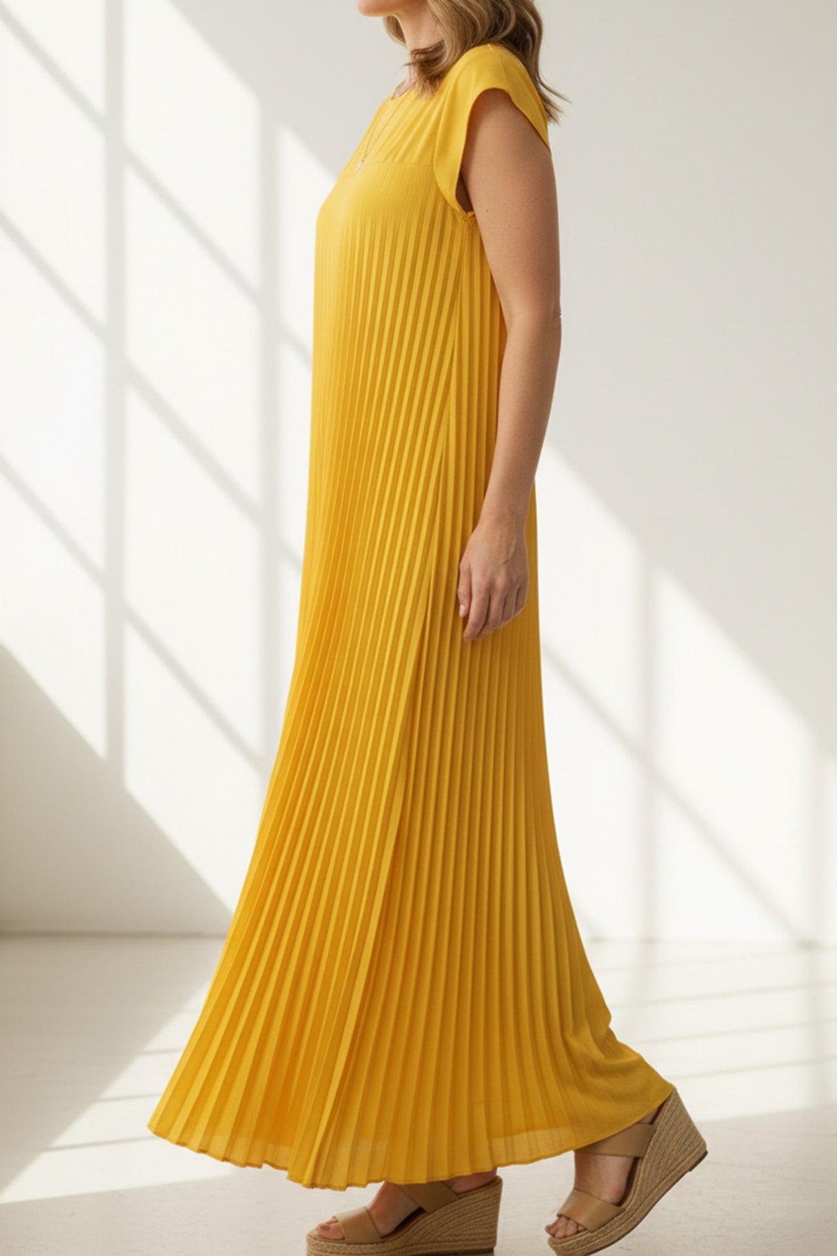 Crew Neck Cap Sleeve Pleated Dress
