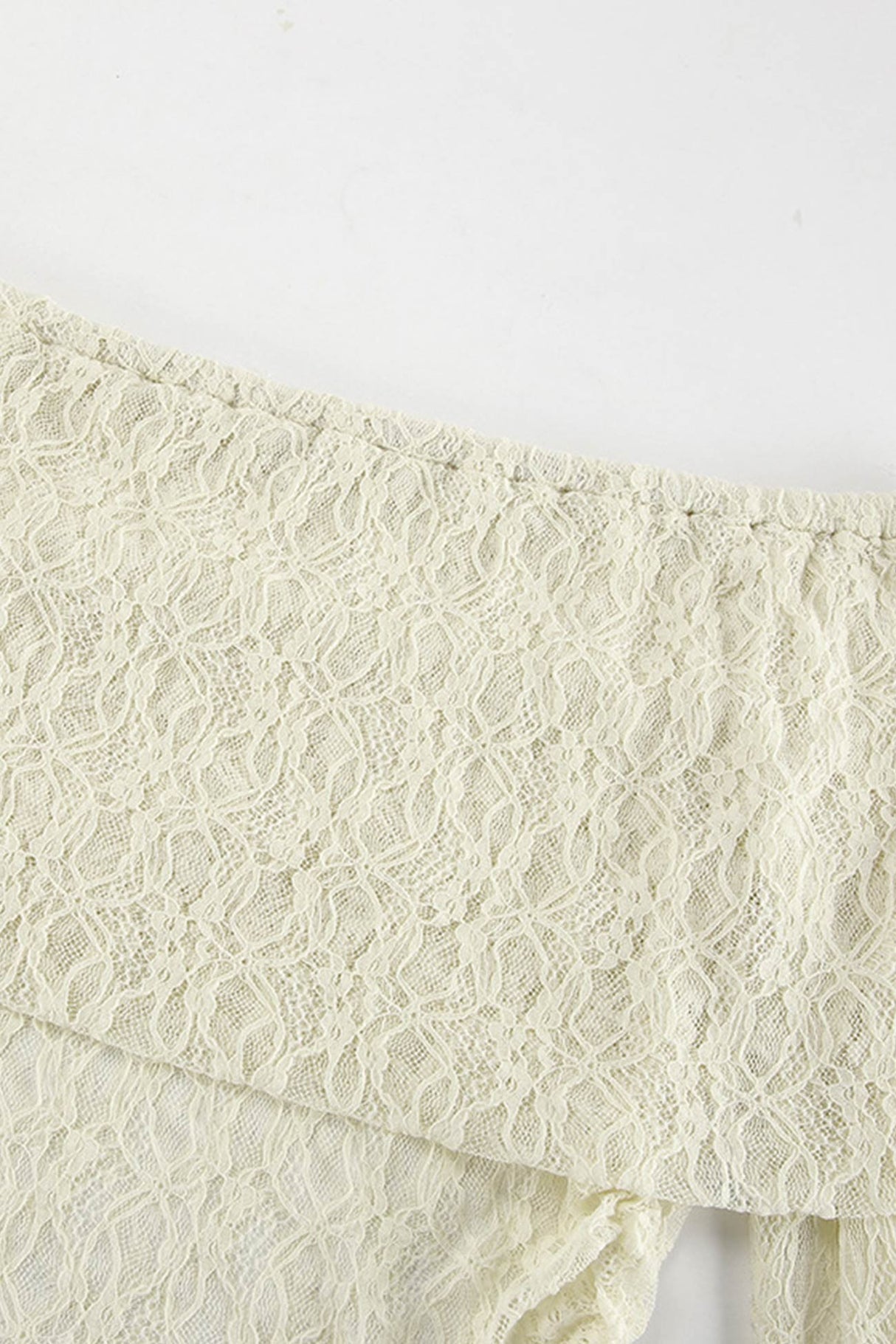 Arolora lace-boat-neck-crop-top-skirt-suits