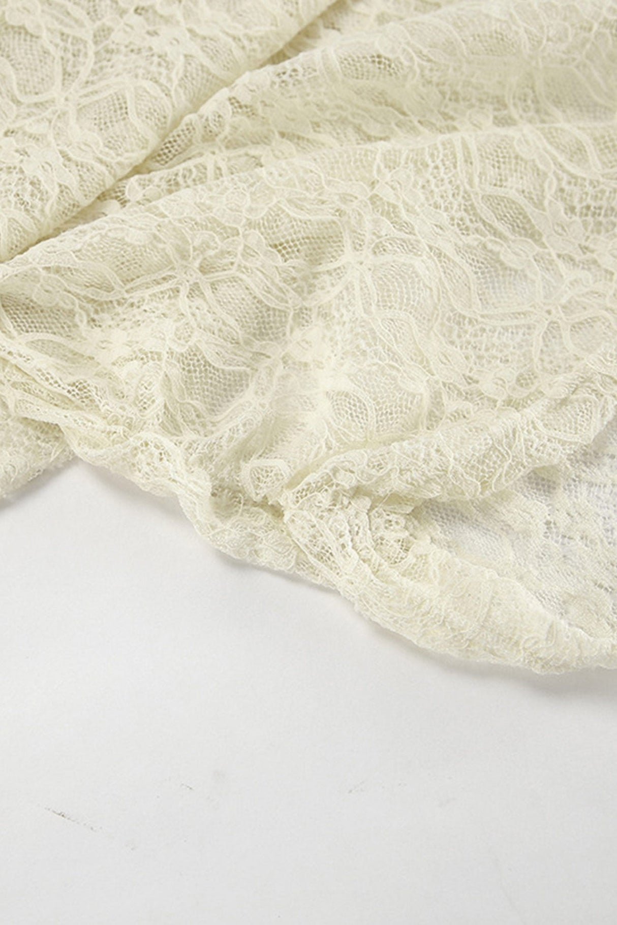 Arolora lace-boat-neck-crop-top-skirt-suits