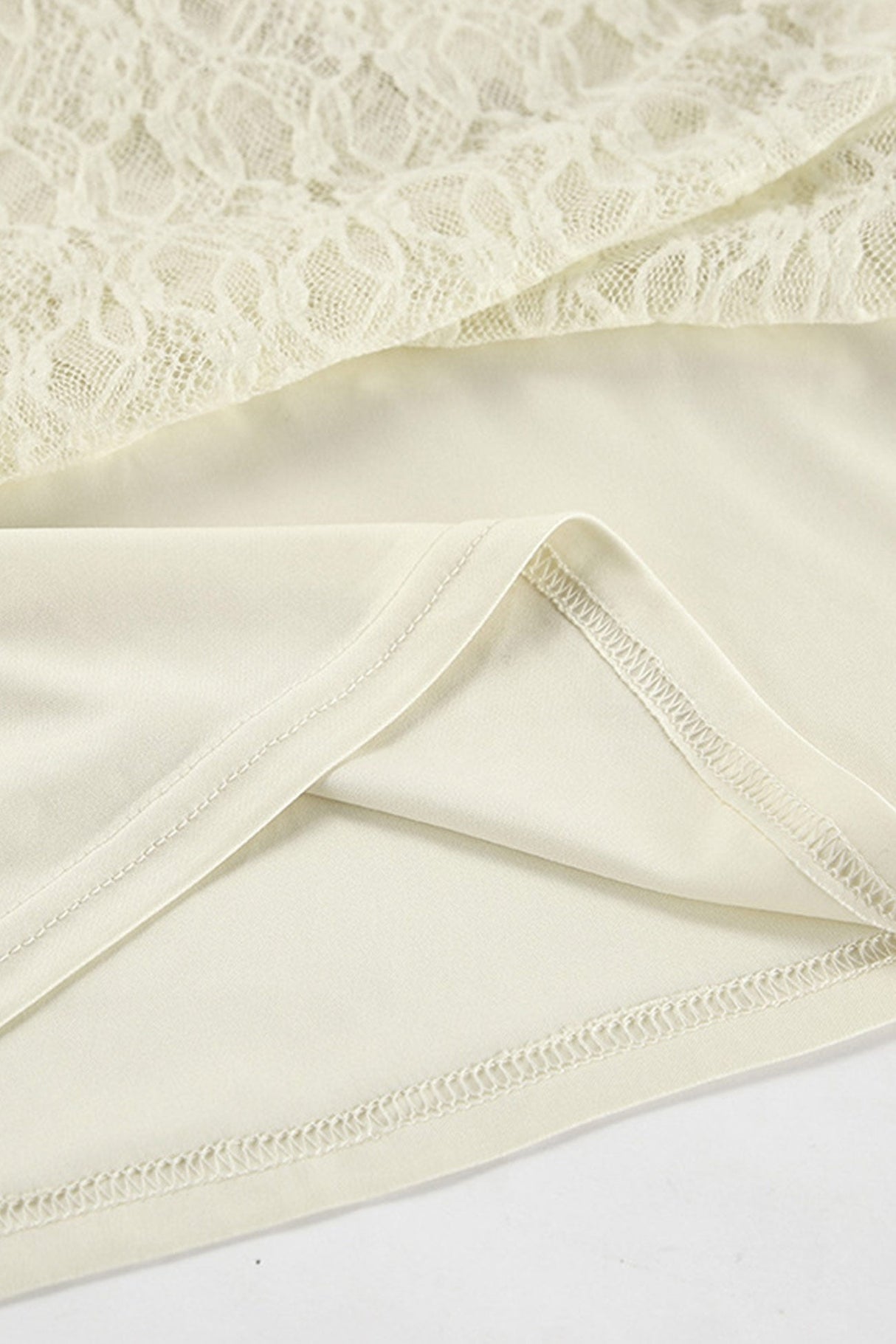 Arolora lace-boat-neck-crop-top-skirt-suits