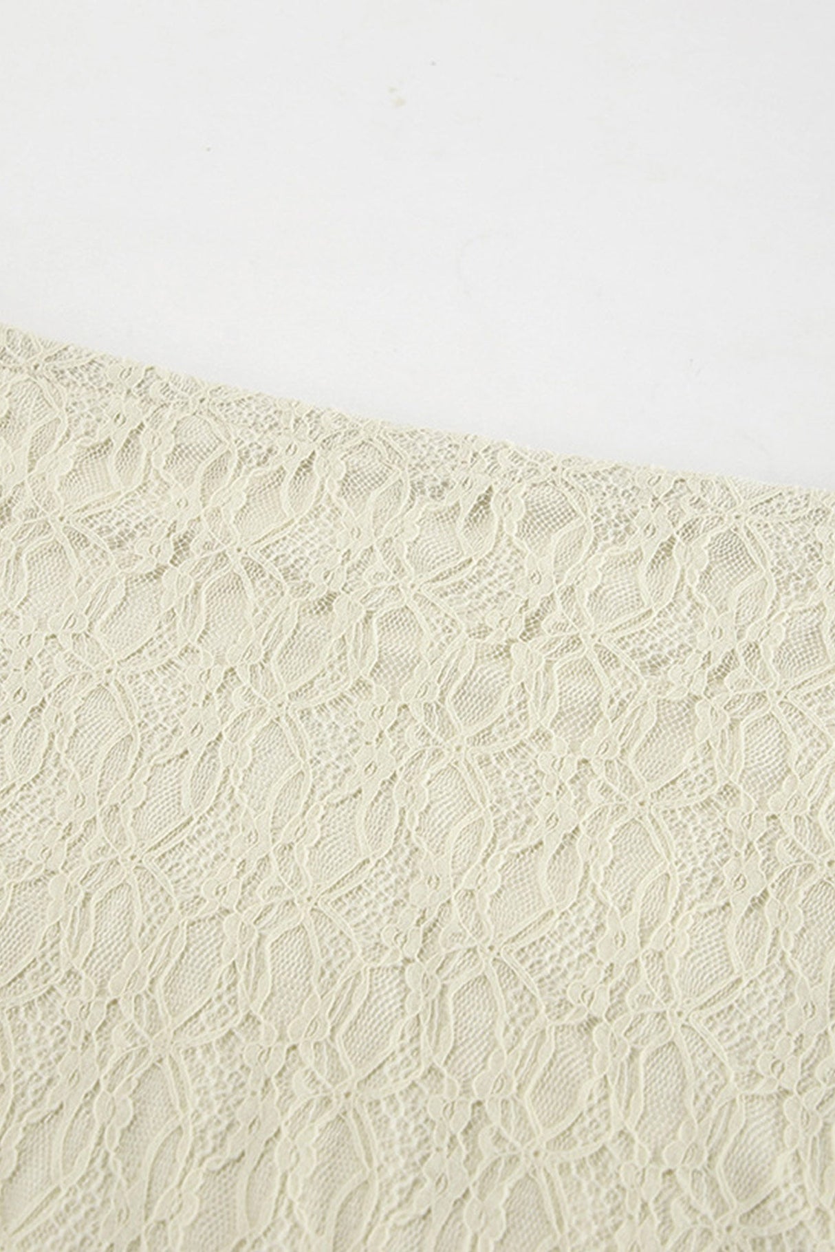 Arolora lace-boat-neck-crop-top-skirt-suits