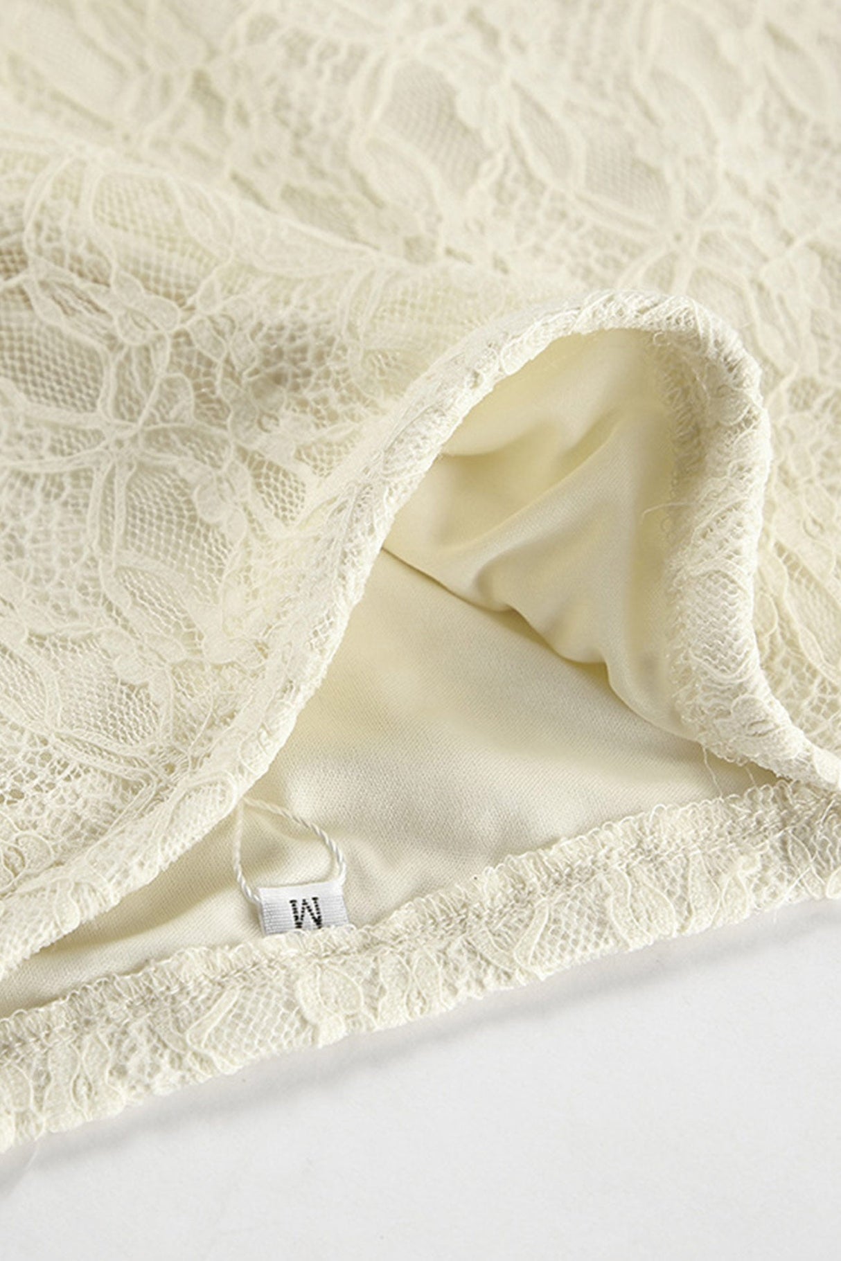 Arolora lace-boat-neck-crop-top-skirt-suits