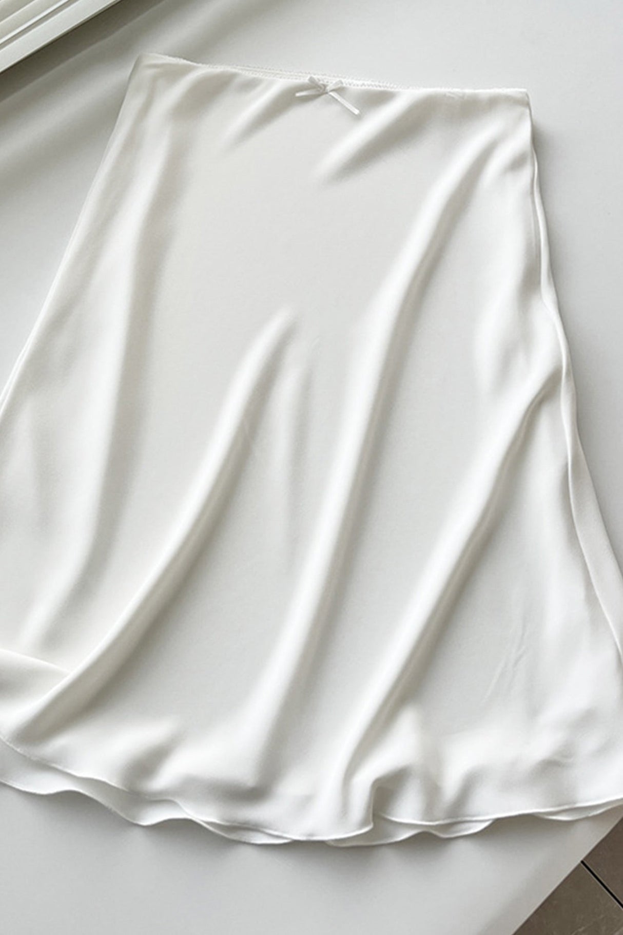 Arolora lace-neck-tank-top-fishtail-skirt-suits