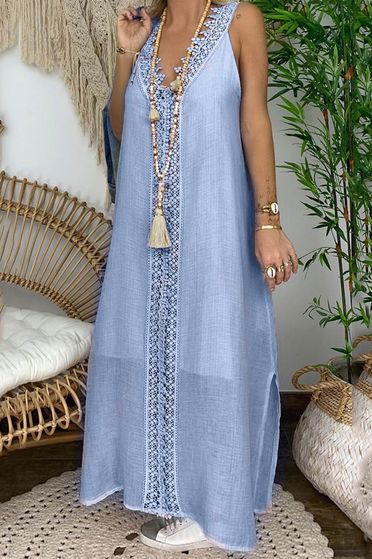 Arolora lace-v-neck-slit-tank-dress