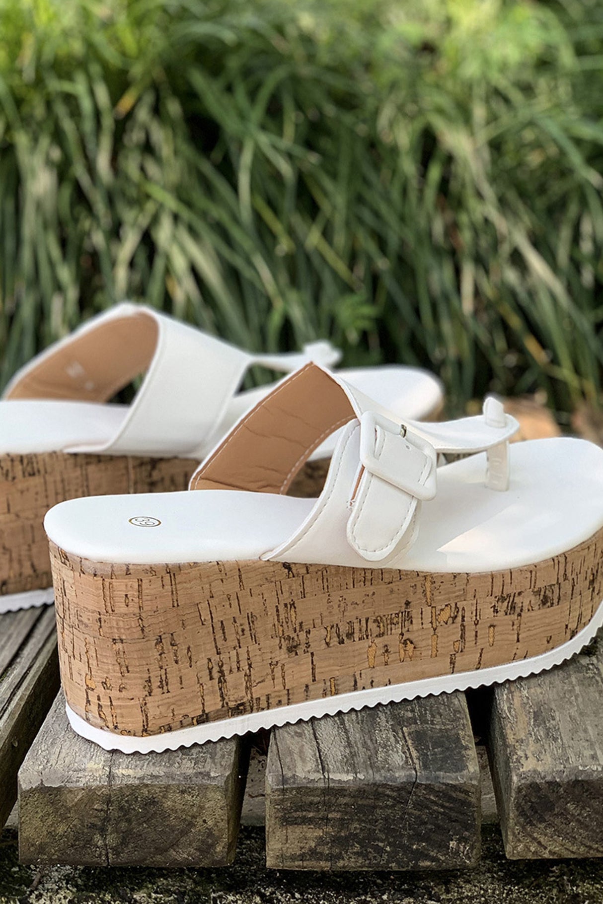 Solid Buckle Thick Sole Thong Sandals