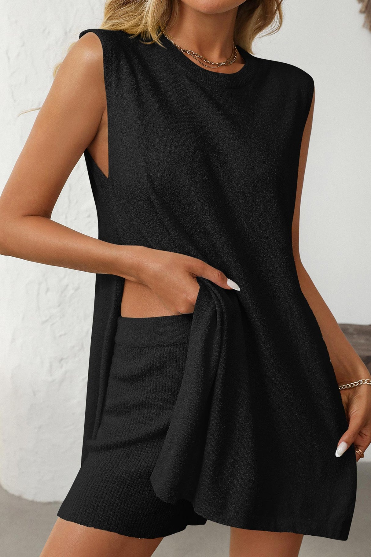 Arolora Solid Color Slit Knit Vest Shorts Set