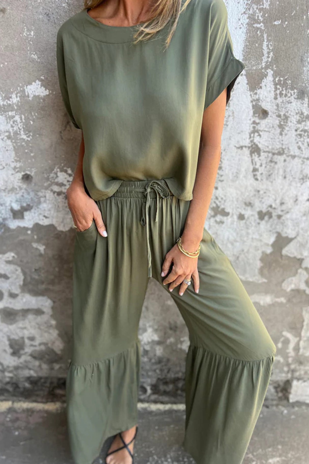 Arolora Solid Short Sleeve Flare Pants Set