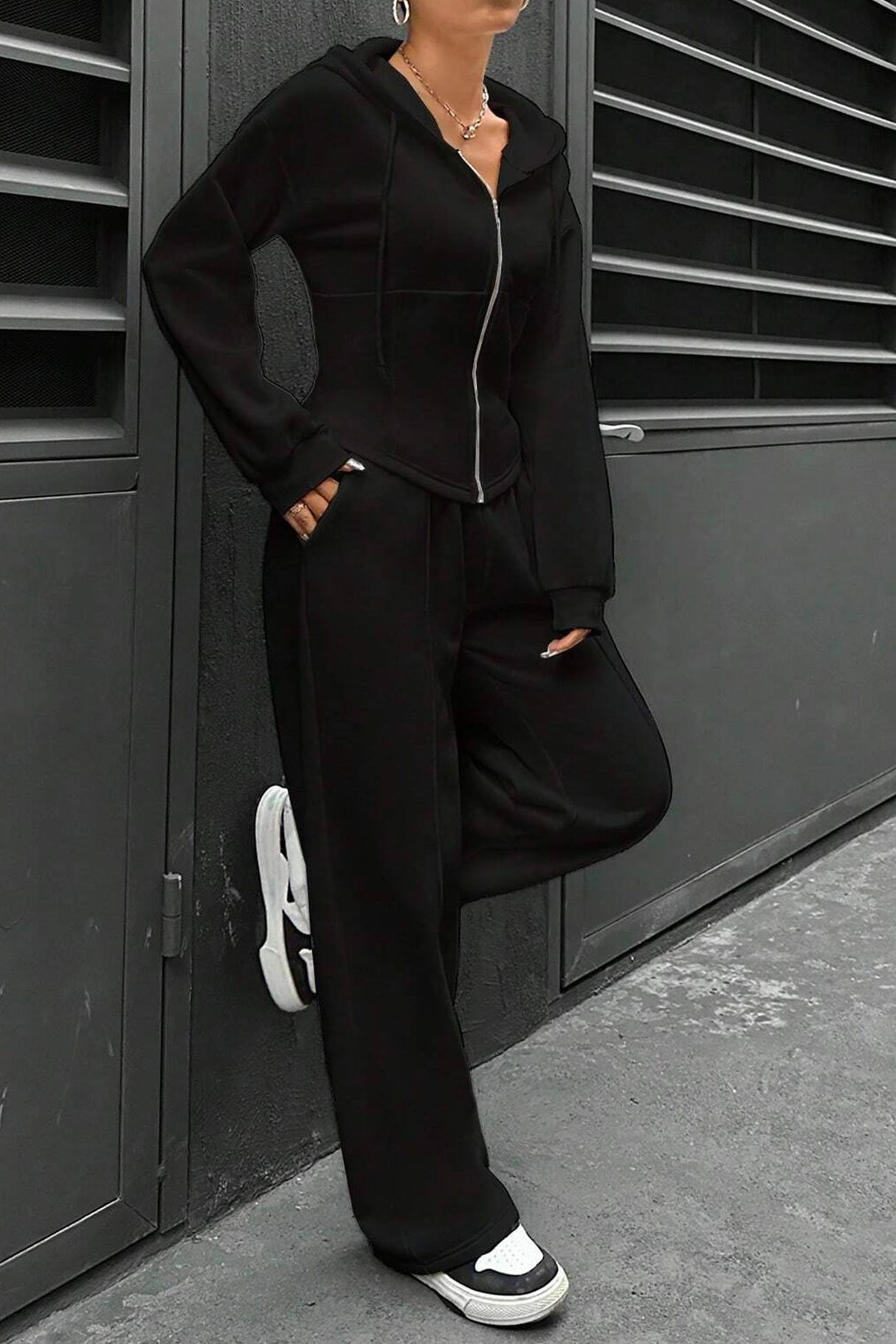 Arolora solid-slim-fit-hoodie-pants-suits