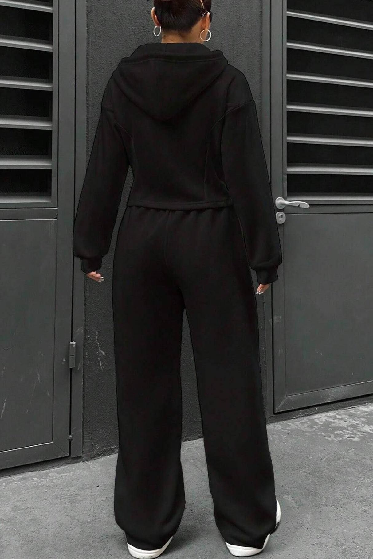 Arolora solid-slim-fit-hoodie-pants-suits