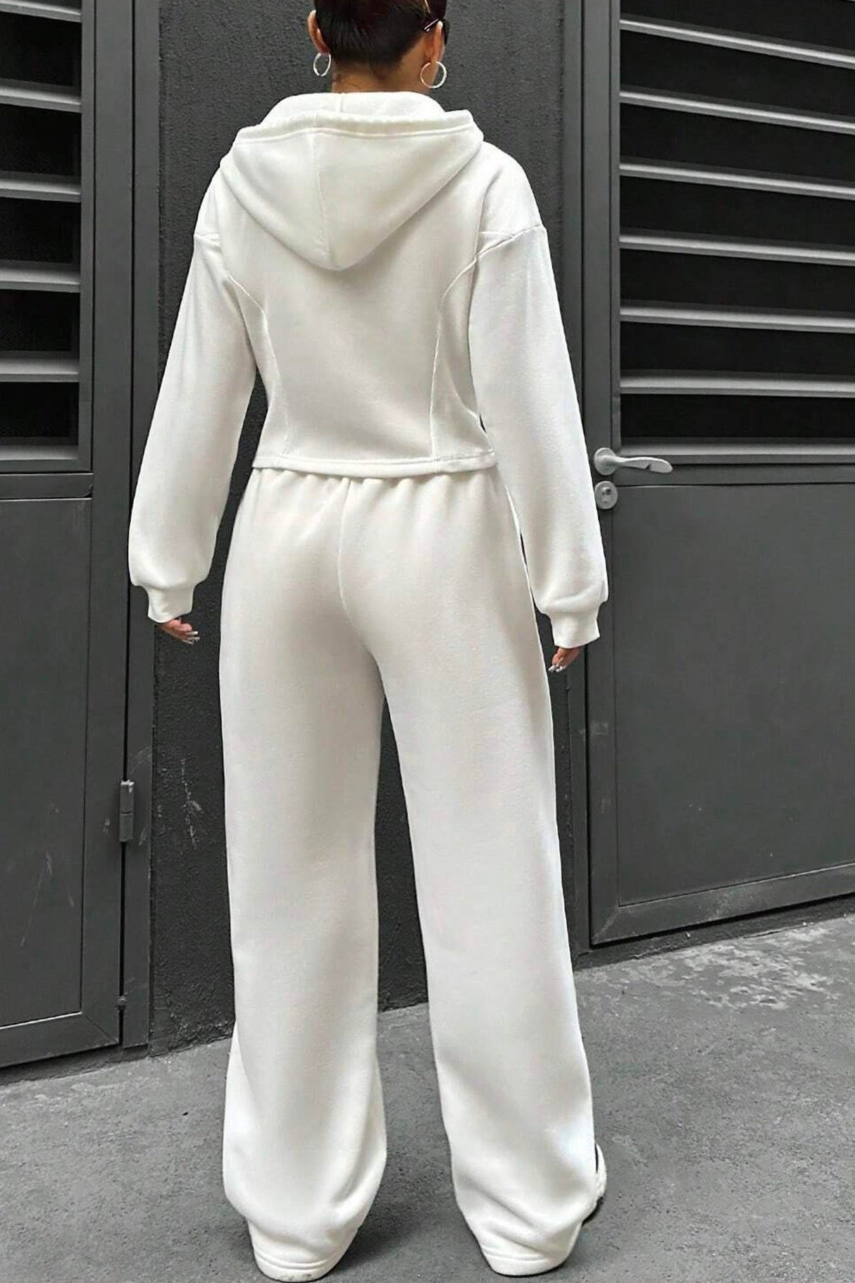 Arolora solid-slim-fit-hoodie-pants-suits