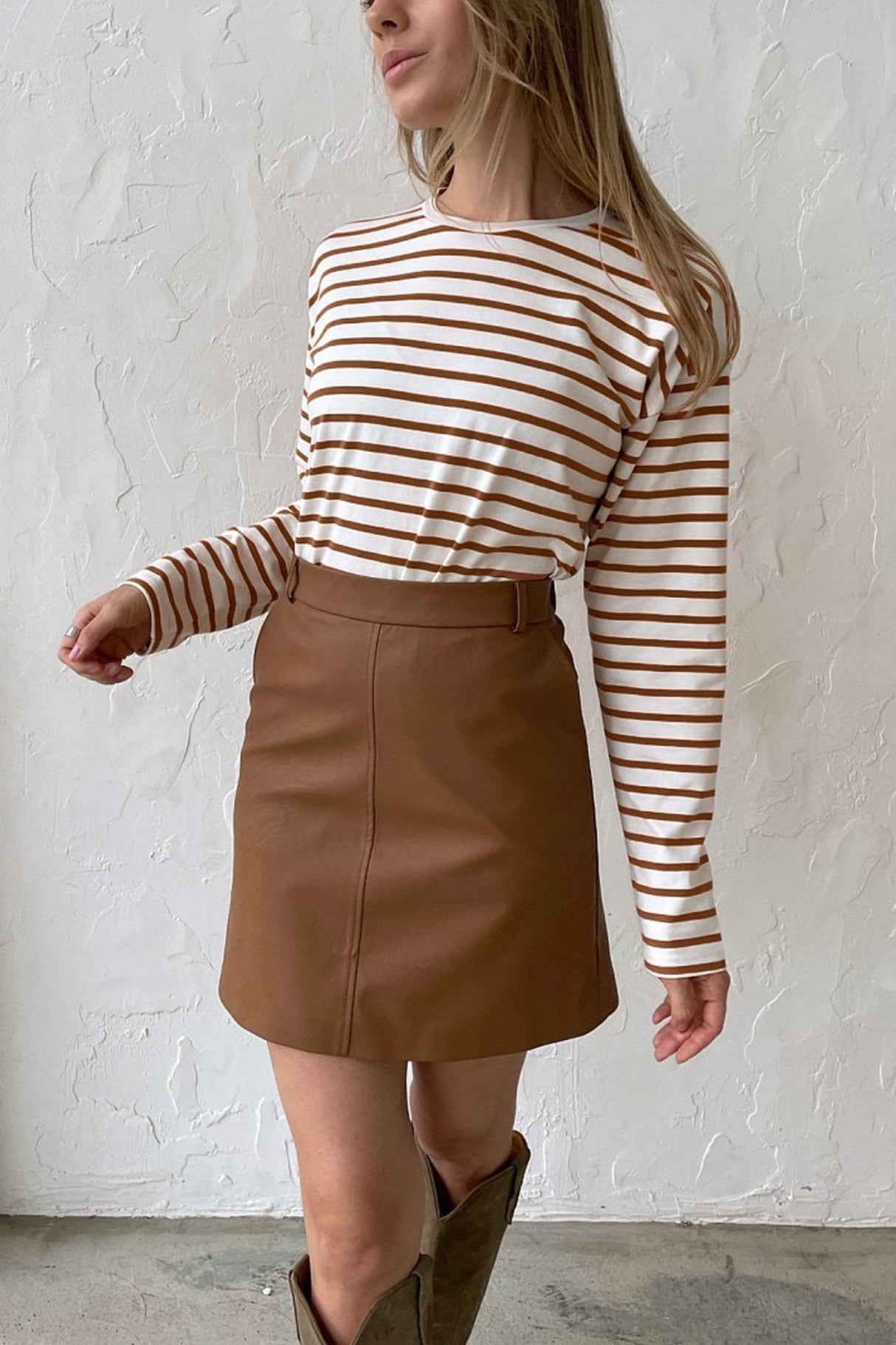 Arolora striped-crew-neck-long-sleeve-cotton-t-shirt