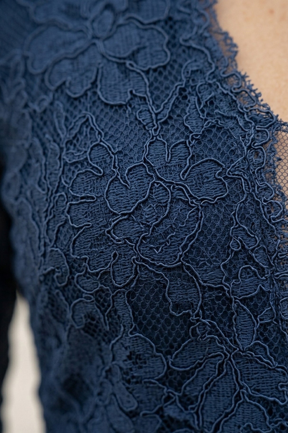 V Neck Long Sleeve Lace Bodycon Midi Dress