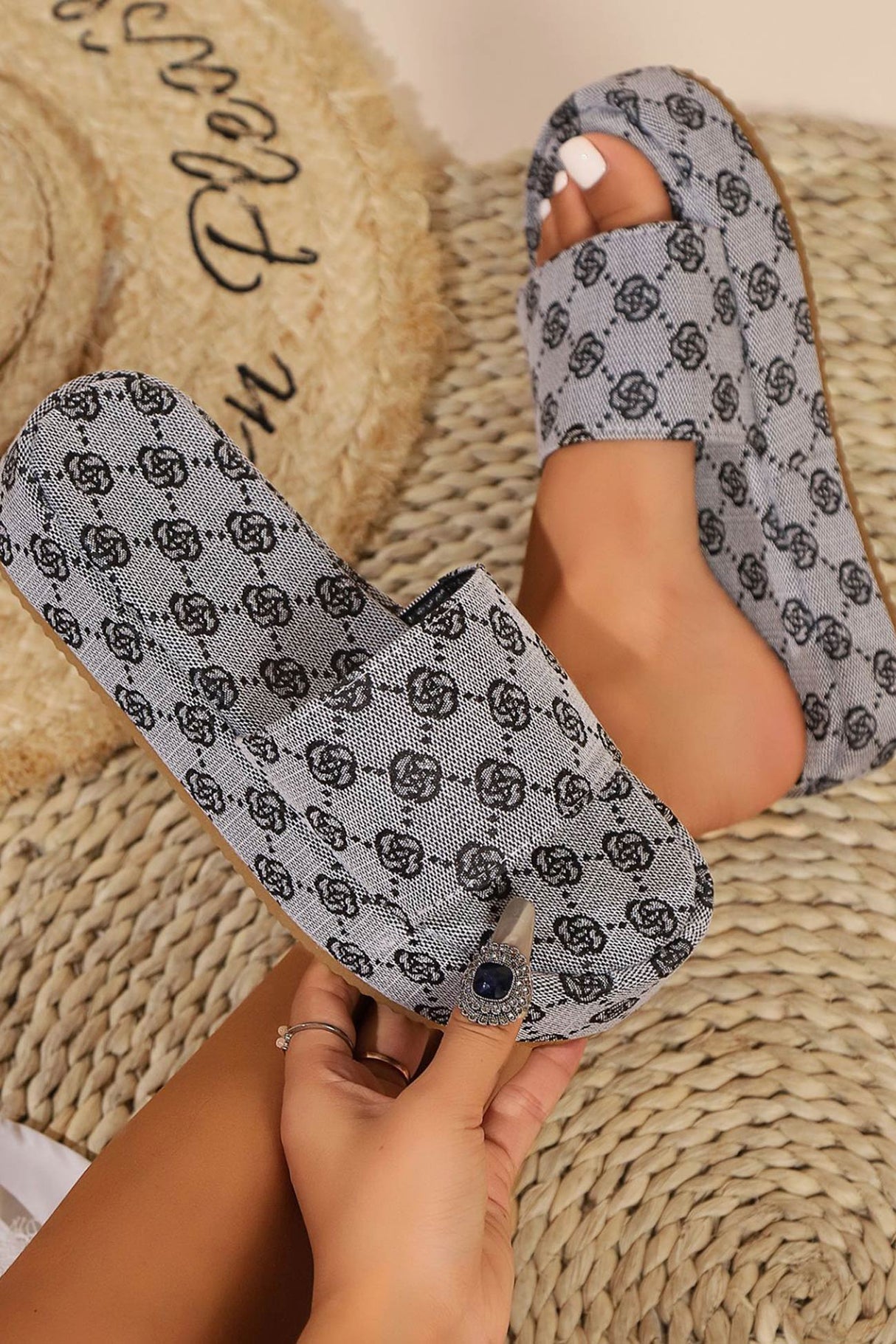 Arolora Vintage Printed Platform Sandals