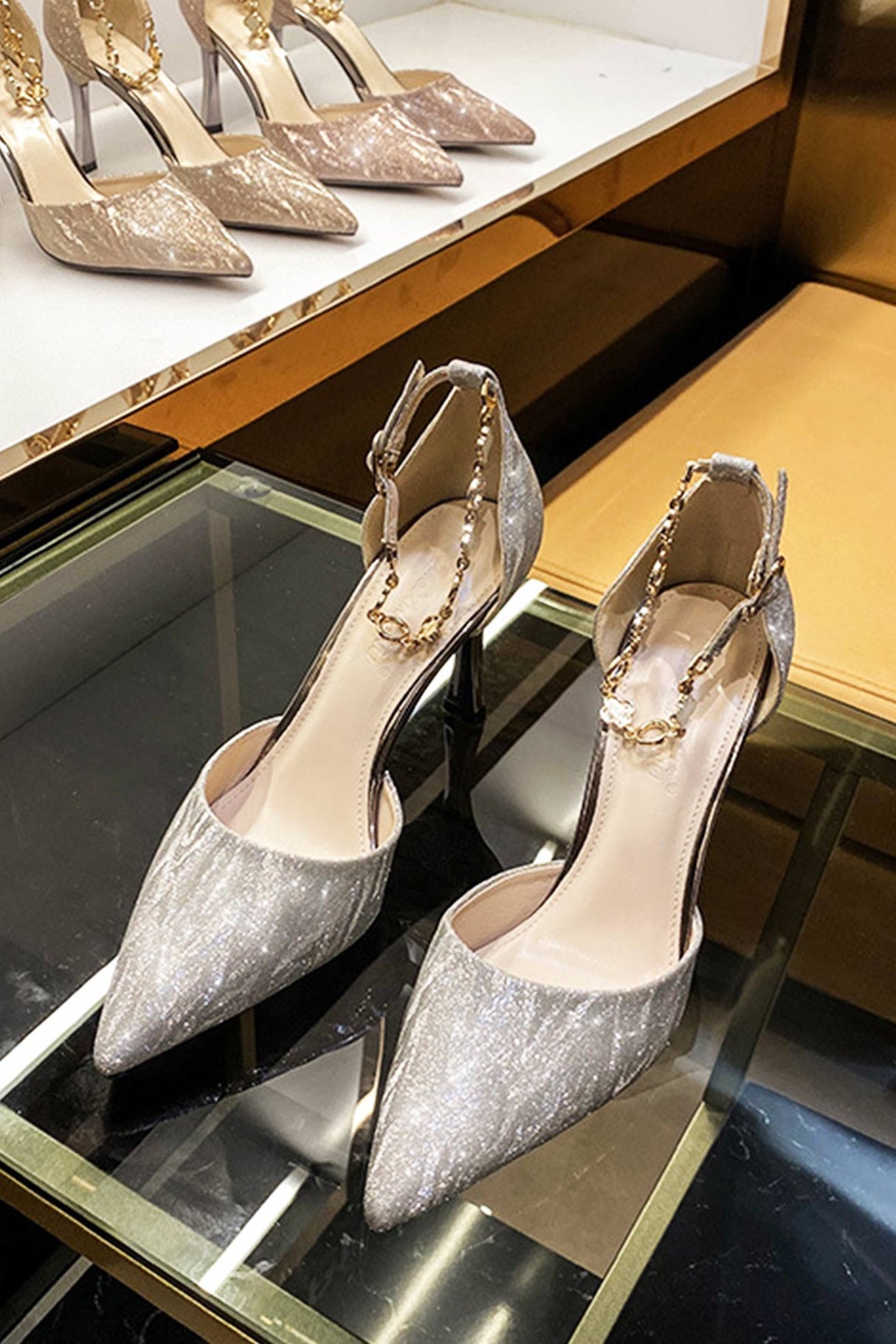 Four-leaf Clover Chain Pointed Toe Pumps