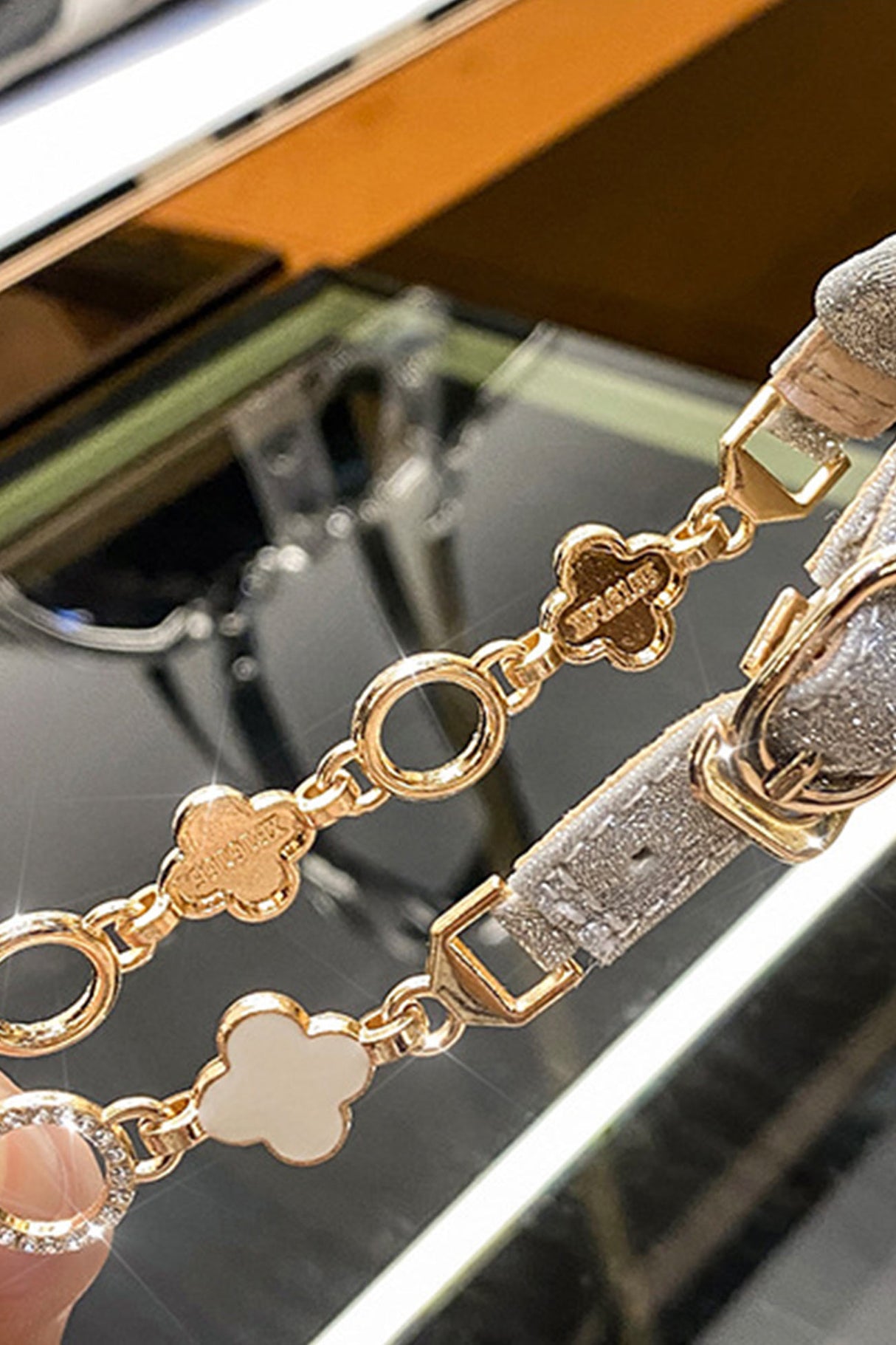 Four-leaf Clover Chain Pointed Toe Pumps