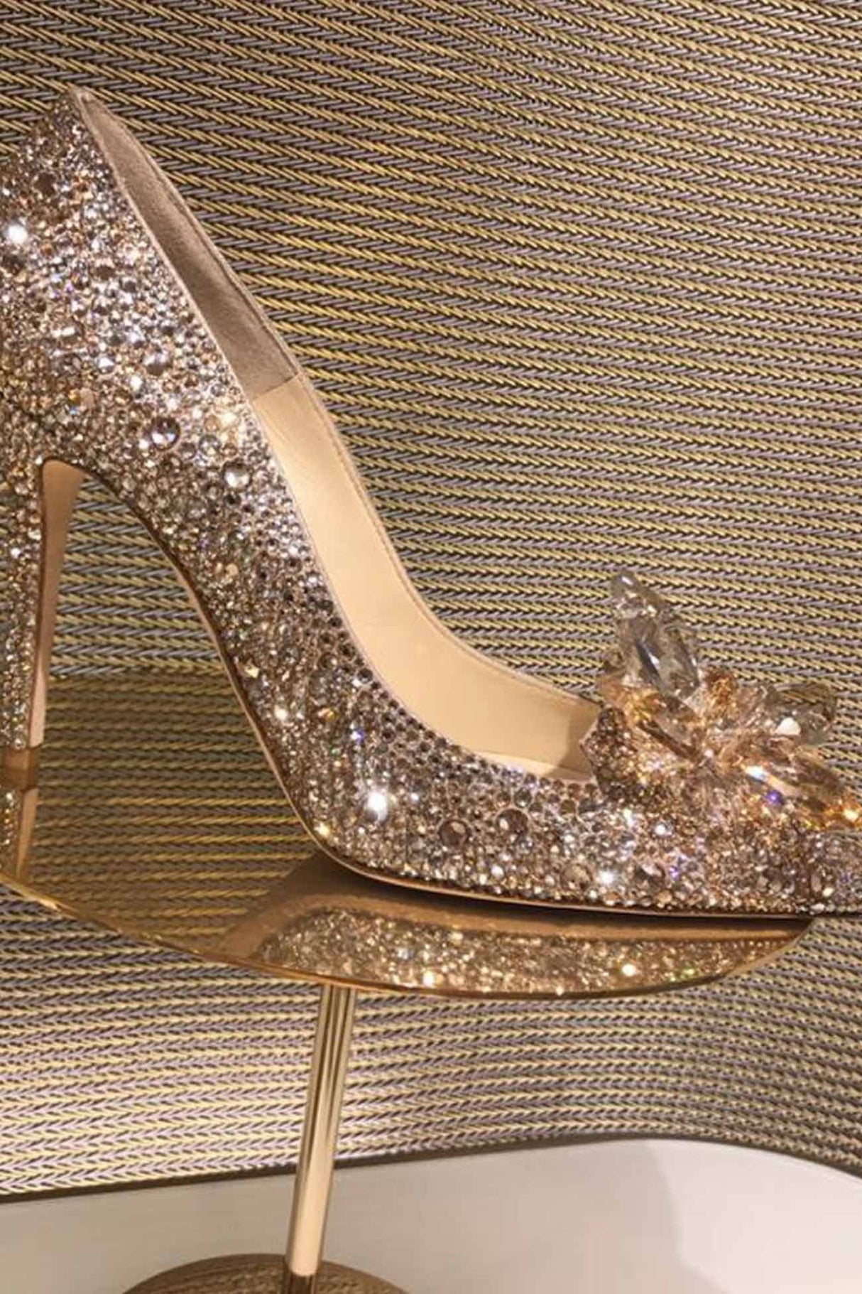 Pointed-toe Glitter Crystal High Heel