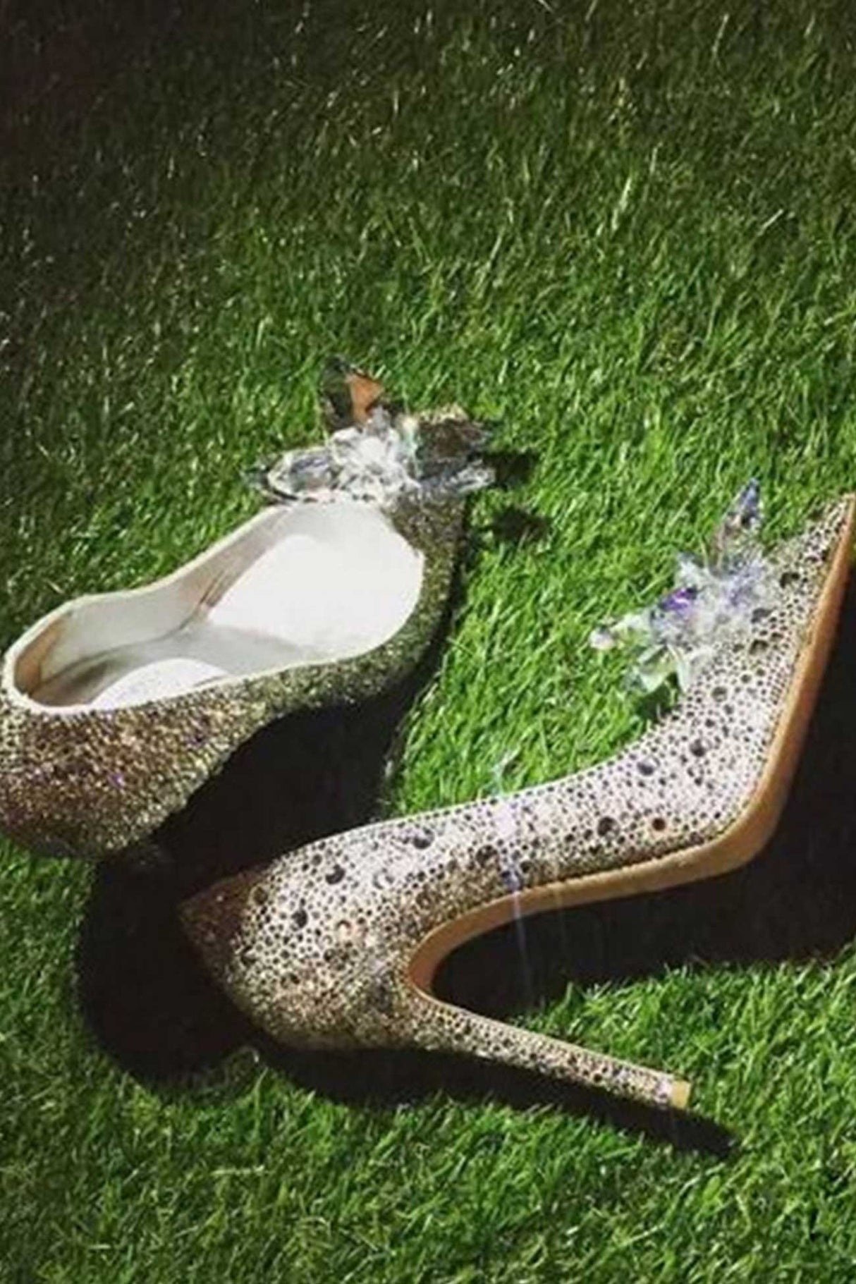 Pointed-toe Glitter Crystal High Heel
