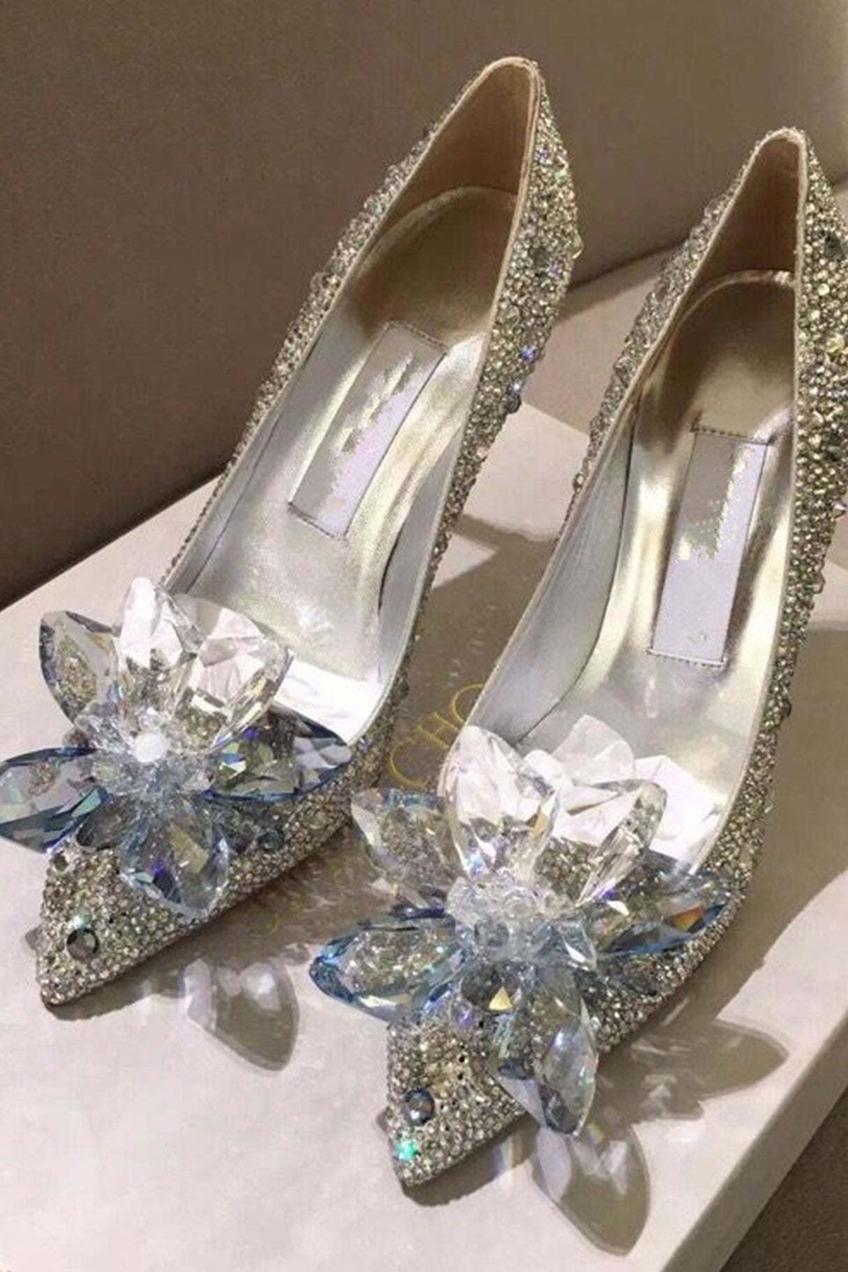 Pointed-toe Glitter Crystal High Heel