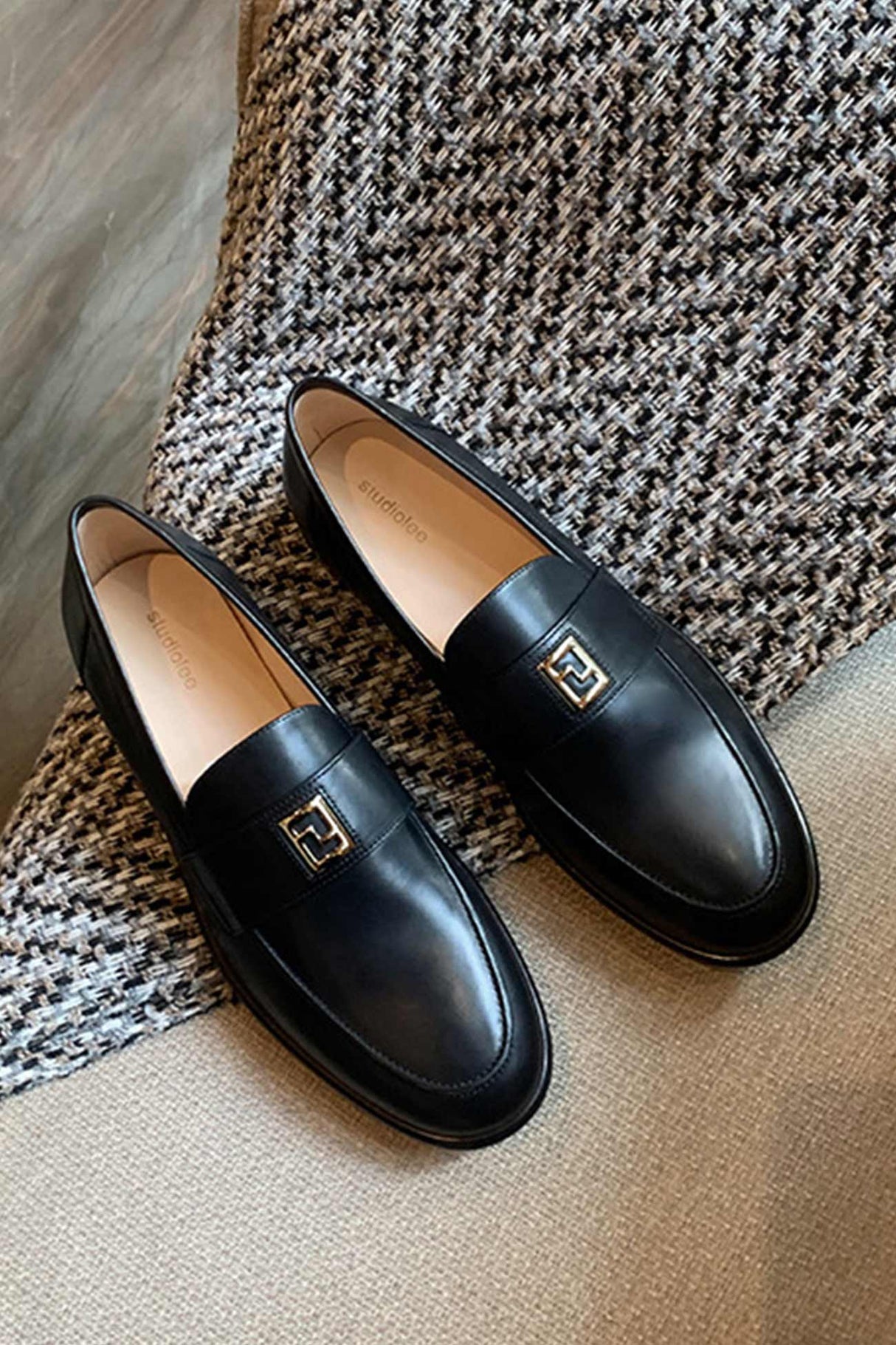 Pointed-toe Metal Buckle Loafers