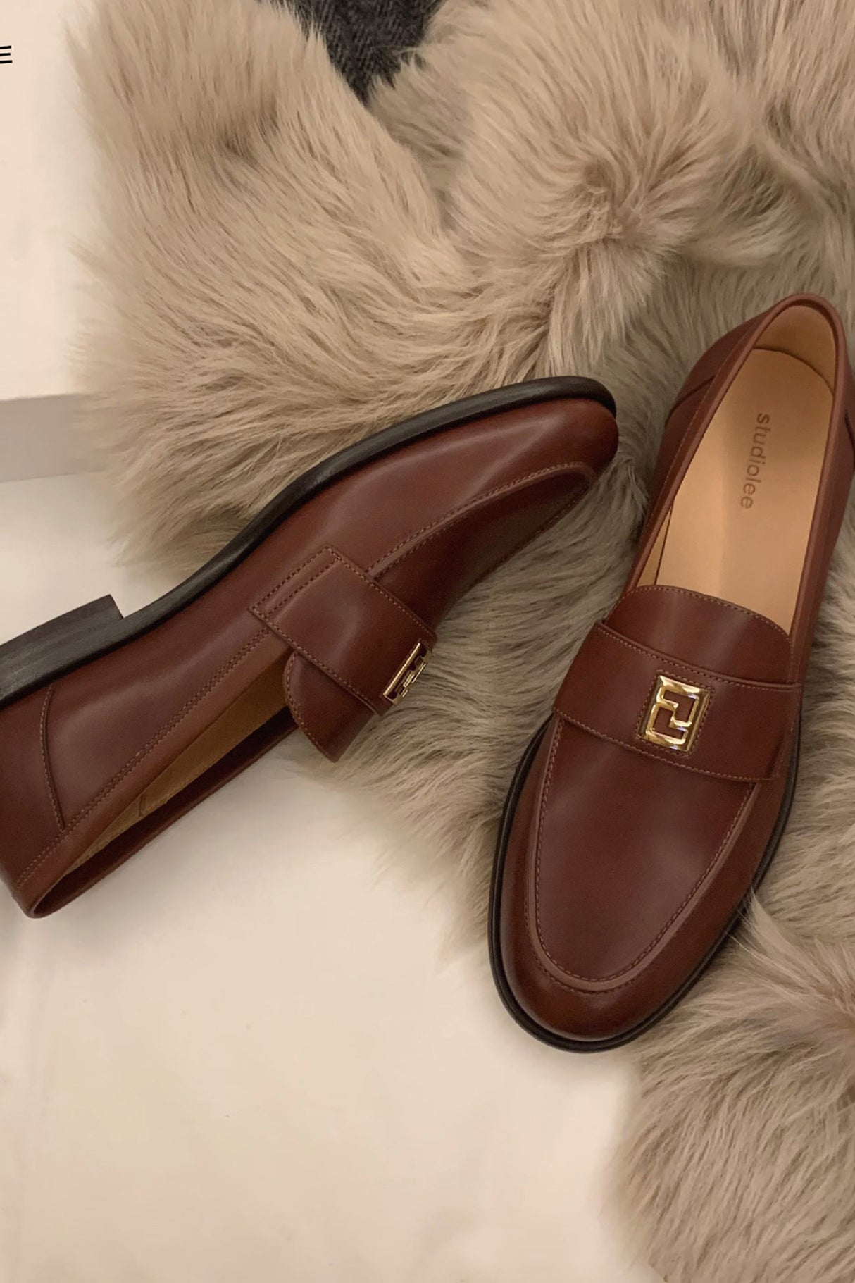 Pointed-toe Metal Buckle Loafers