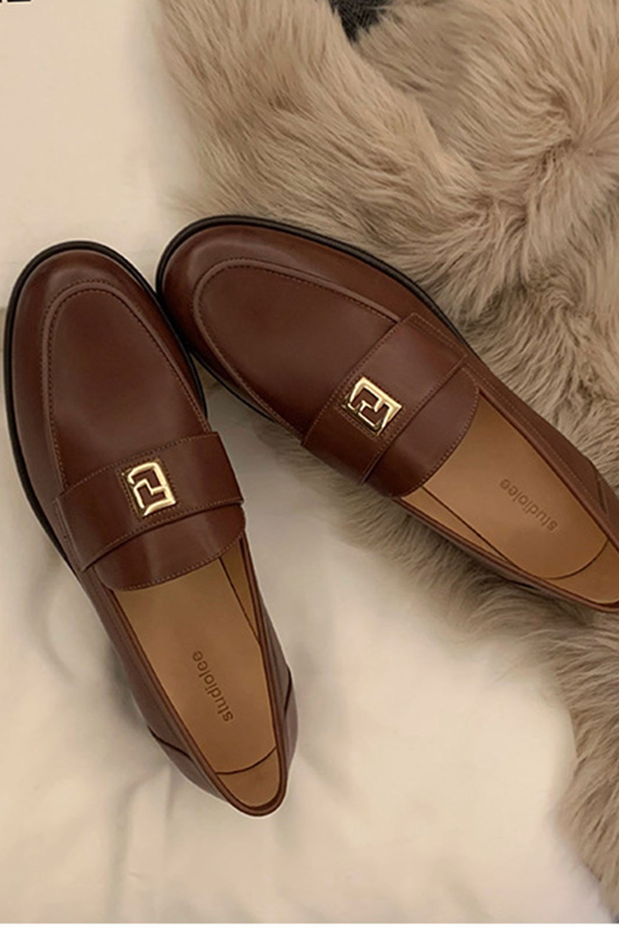 Pointed-toe Metal Buckle Loafers