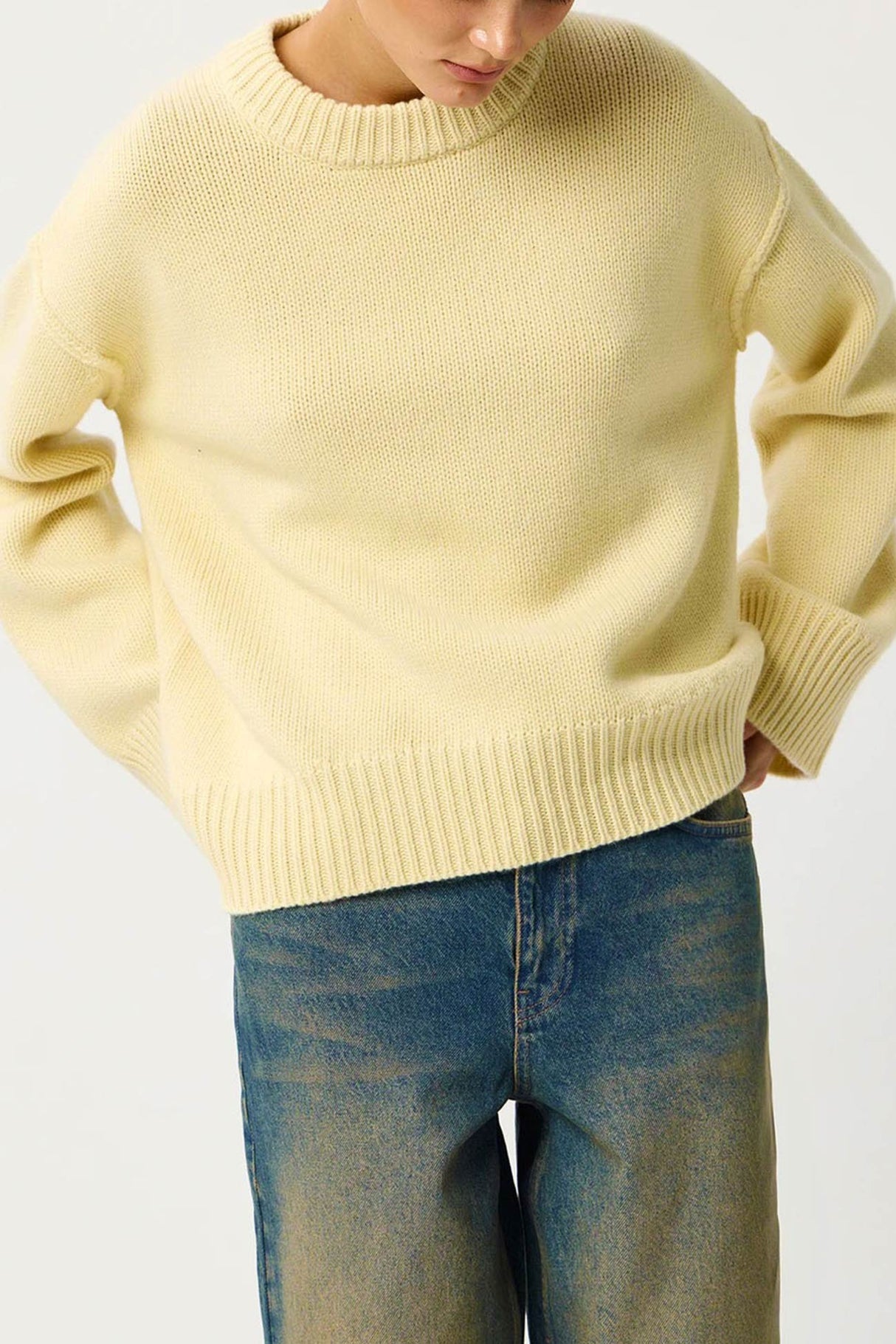 Round Neck Solid Color Pullover Sweater