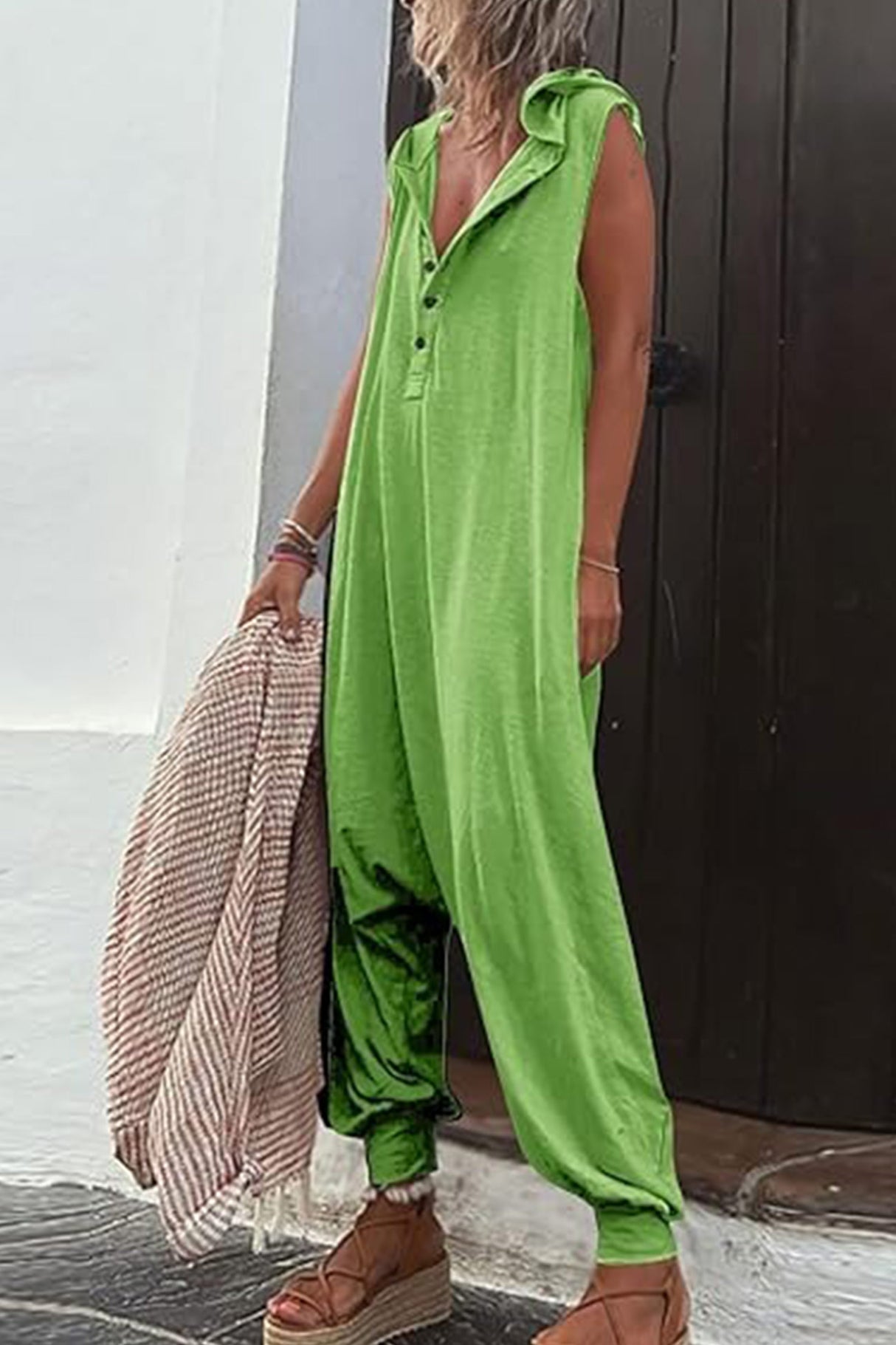 Single-breasted Sleeveless Hooded Jumpsuit