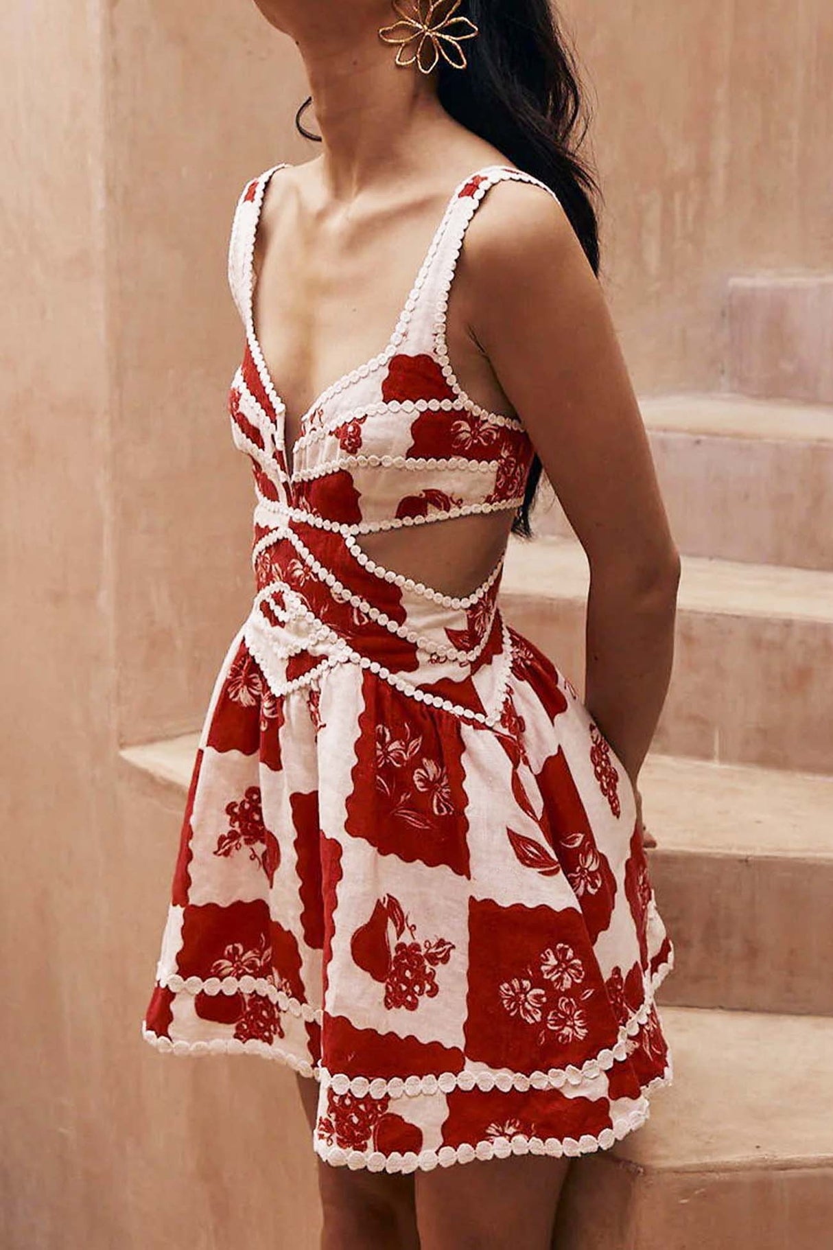 Arolora contrast-printed-cutout-a-line-mini-dress