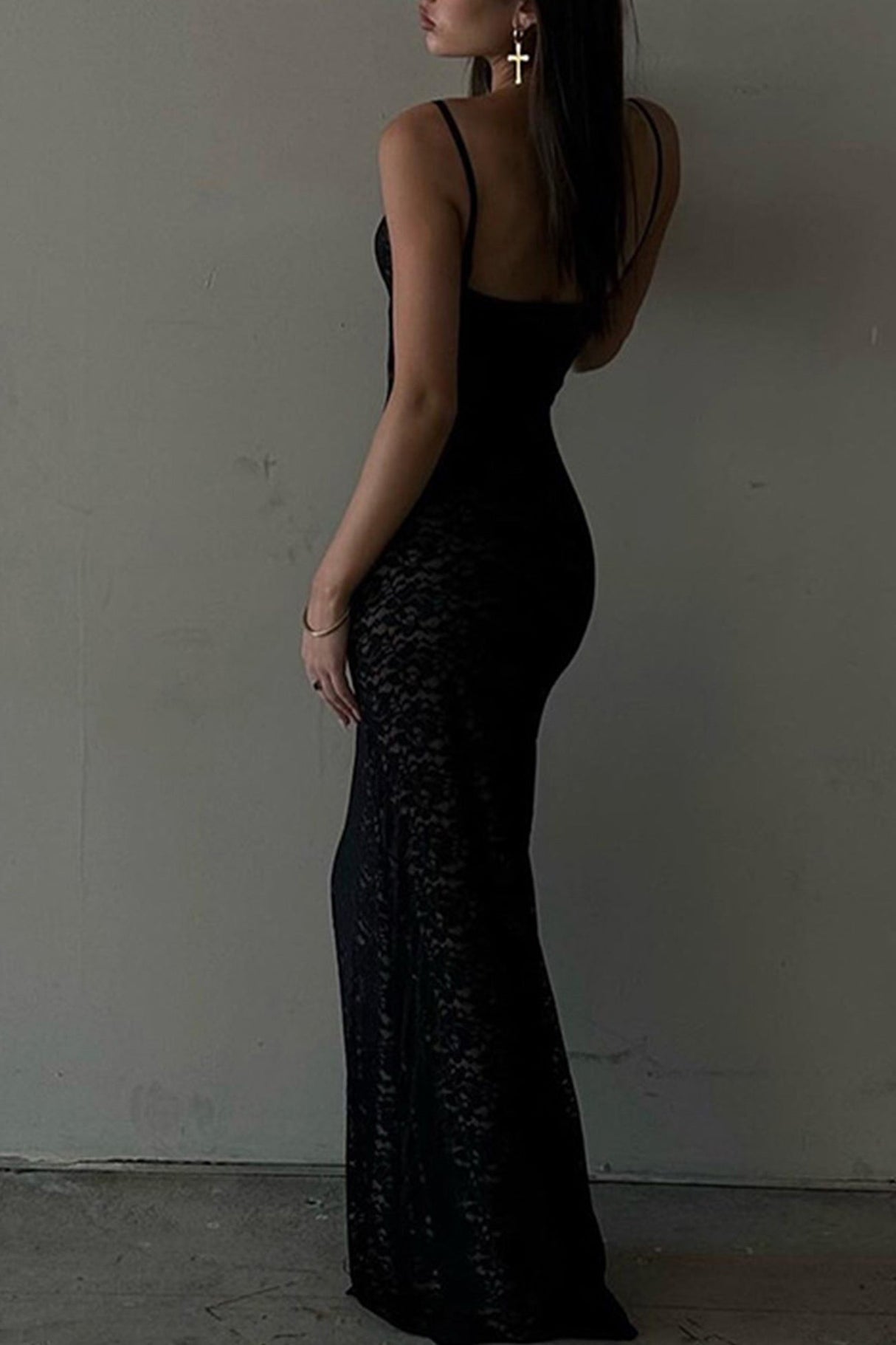 Arolora lace-low-cut-pack-hip-cami-dress