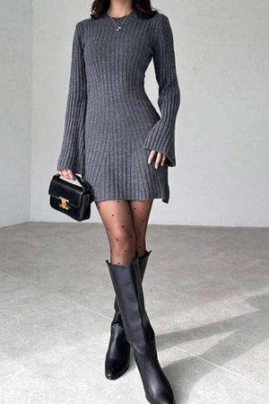 Arolora solid-color-ribbed-knitted-dress