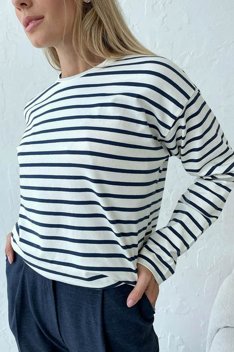 Arolora striped-crew-neck-long-sleeve-cotton-t-shirt