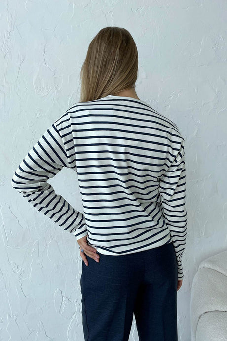 Arolora striped-crew-neck-long-sleeve-cotton-t-shirt