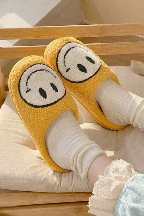 Smiley Slip-on Home Flush Slippers
