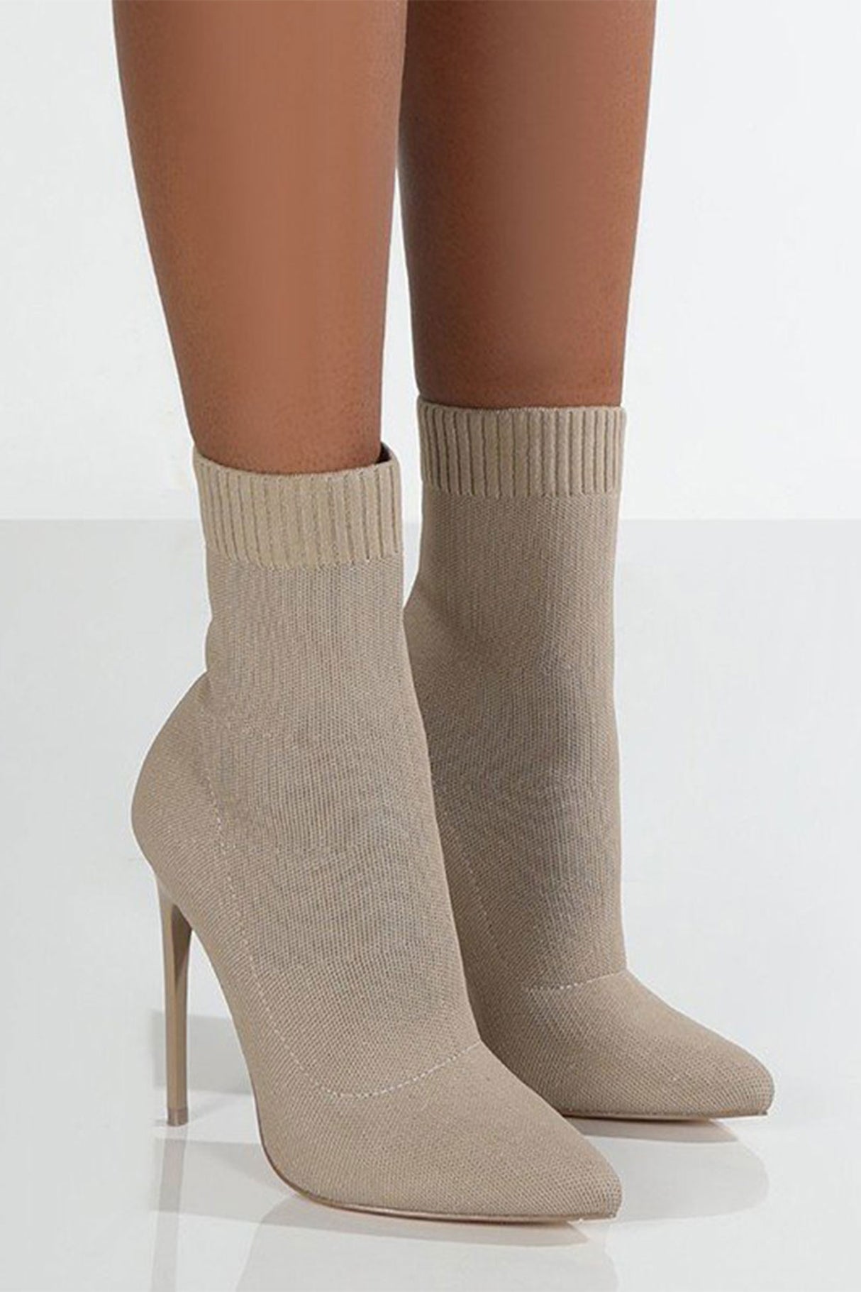 Solid Color Pointed-Toe Knitted Boots