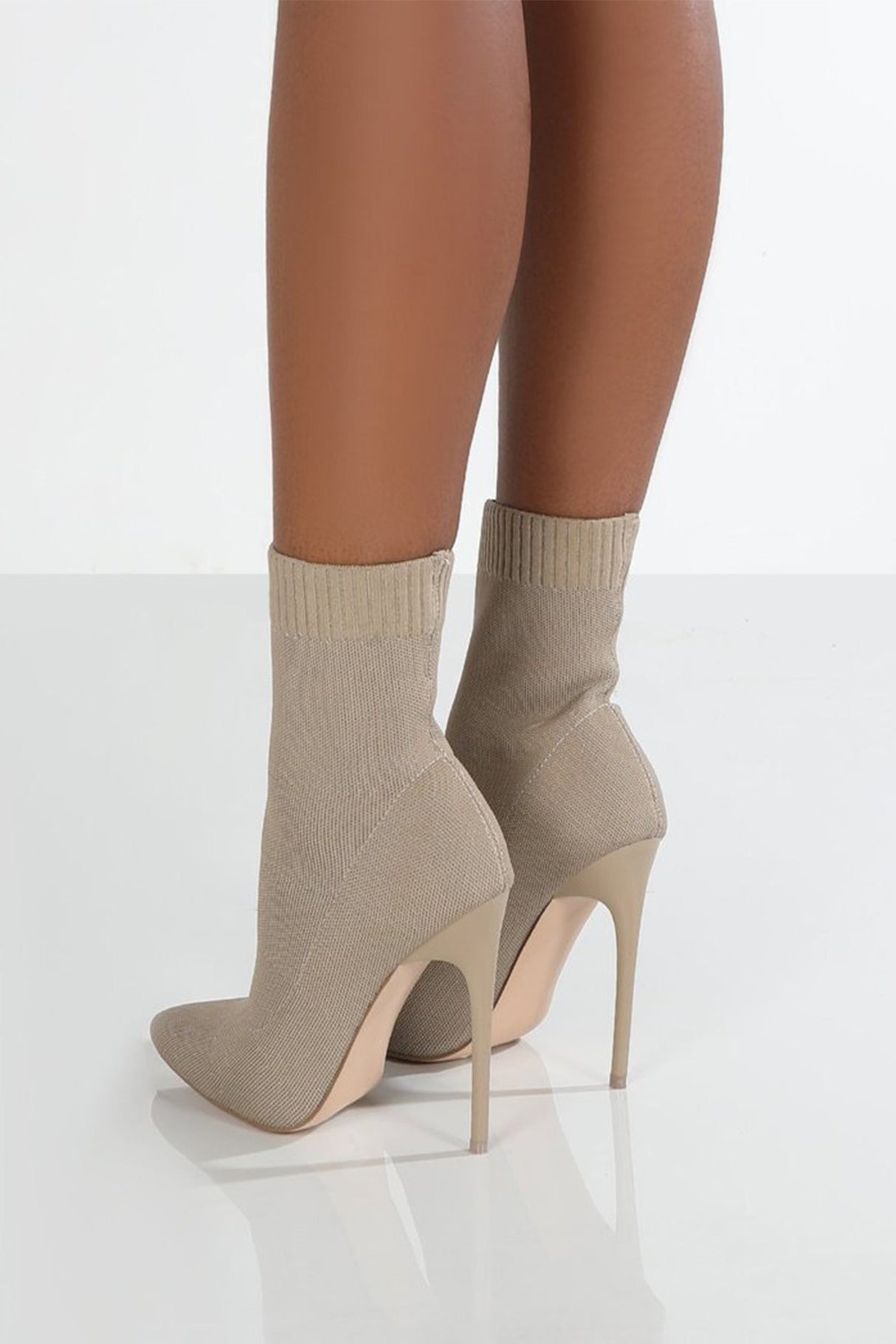 Solid Color Pointed-Toe Knitted Boots
