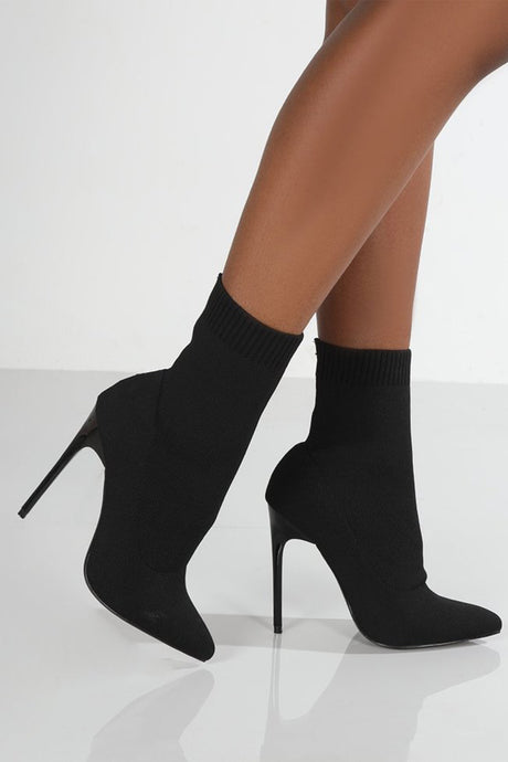 Solid Color Pointed-Toe Knitted Boots