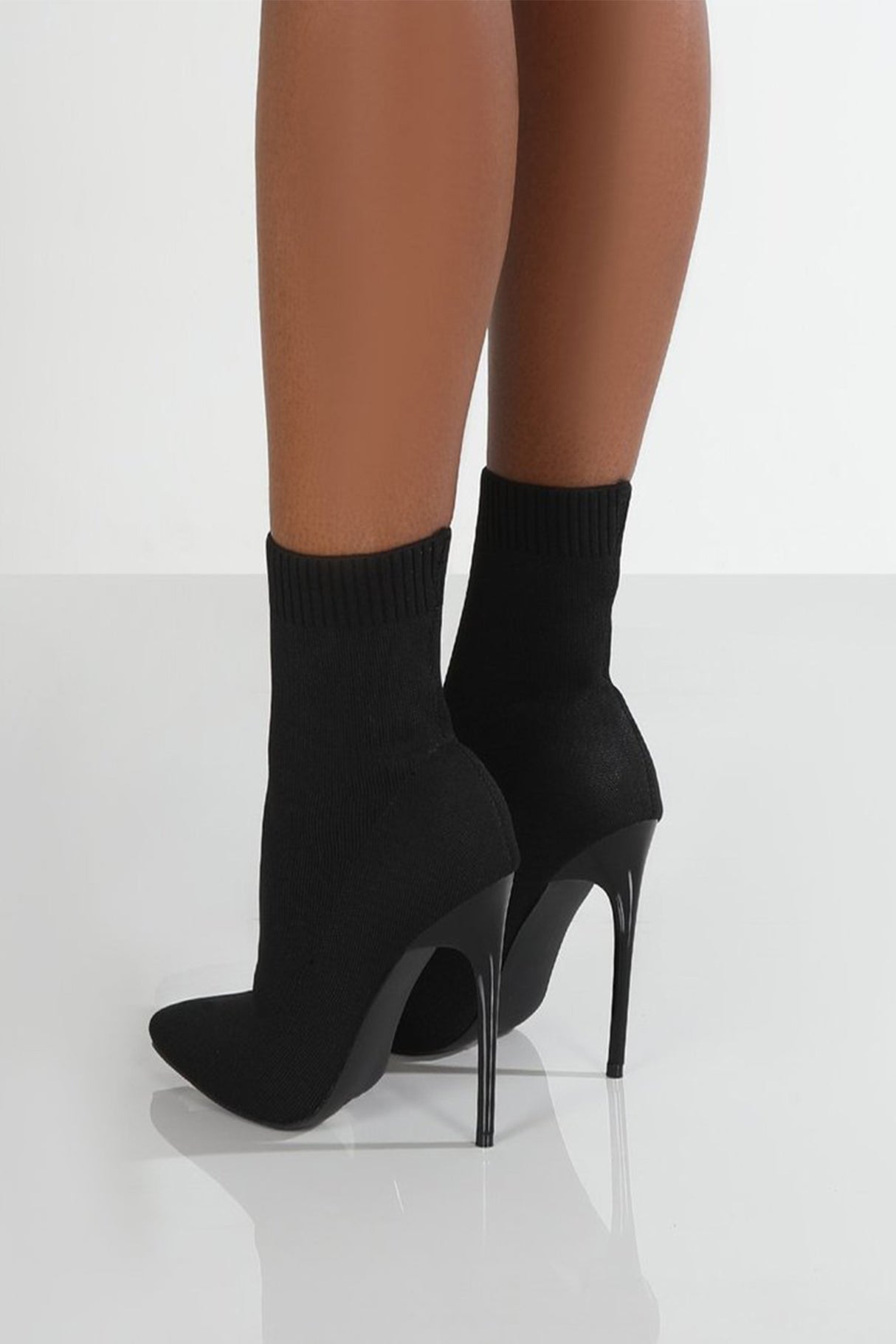 Solid Color Pointed-Toe Knitted Boots